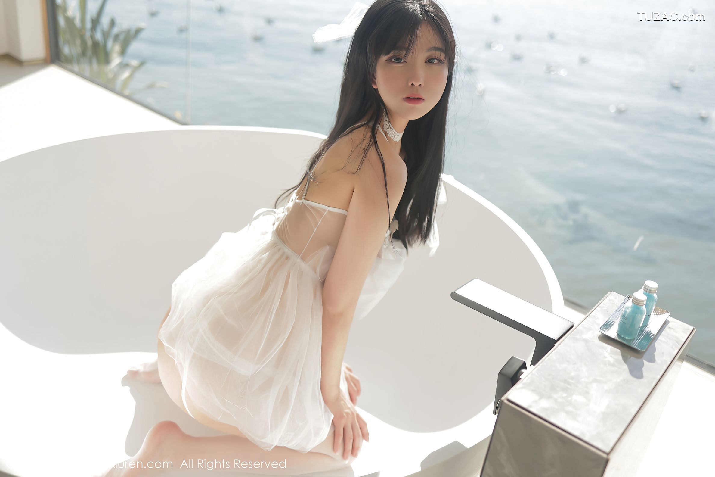 XiuRen秀人网-4964-李雅柔182CM-大理旅拍白色轻透吊带裙白丝袜-2022.05.06