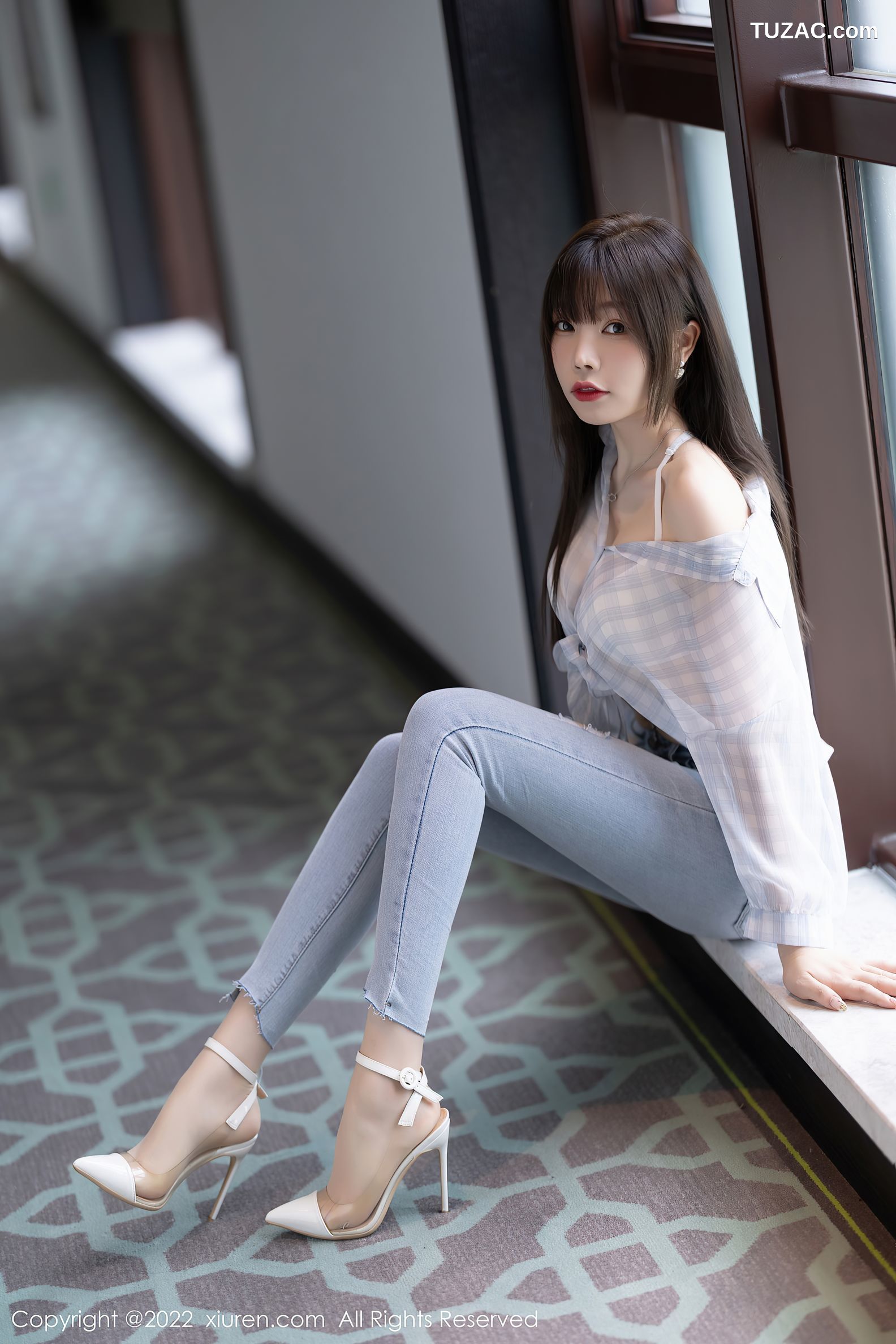 XiuRen秀人网-4976-芝芝Booty-轻透浅色格子衣牛仔裤超薄肉丝-2022.05.07