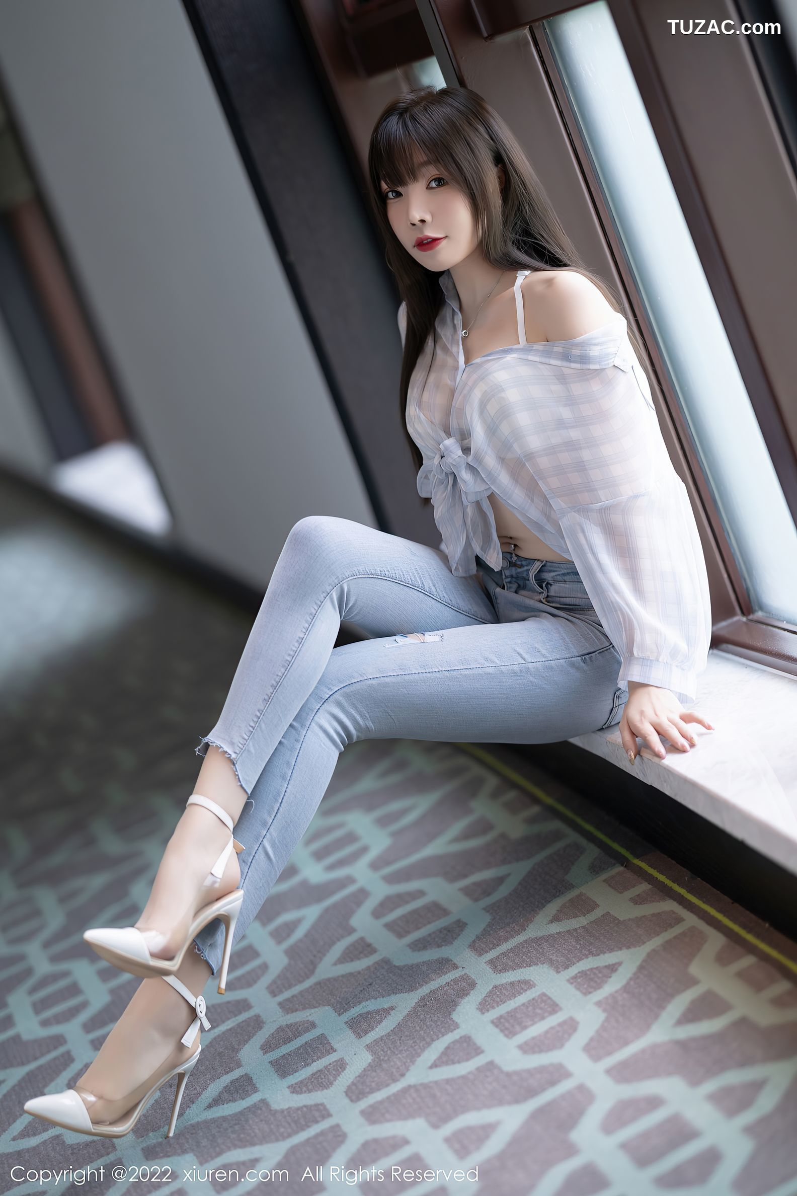 XiuRen秀人网-4976-芝芝Booty-轻透浅色格子衣牛仔裤超薄肉丝-2022.05.07