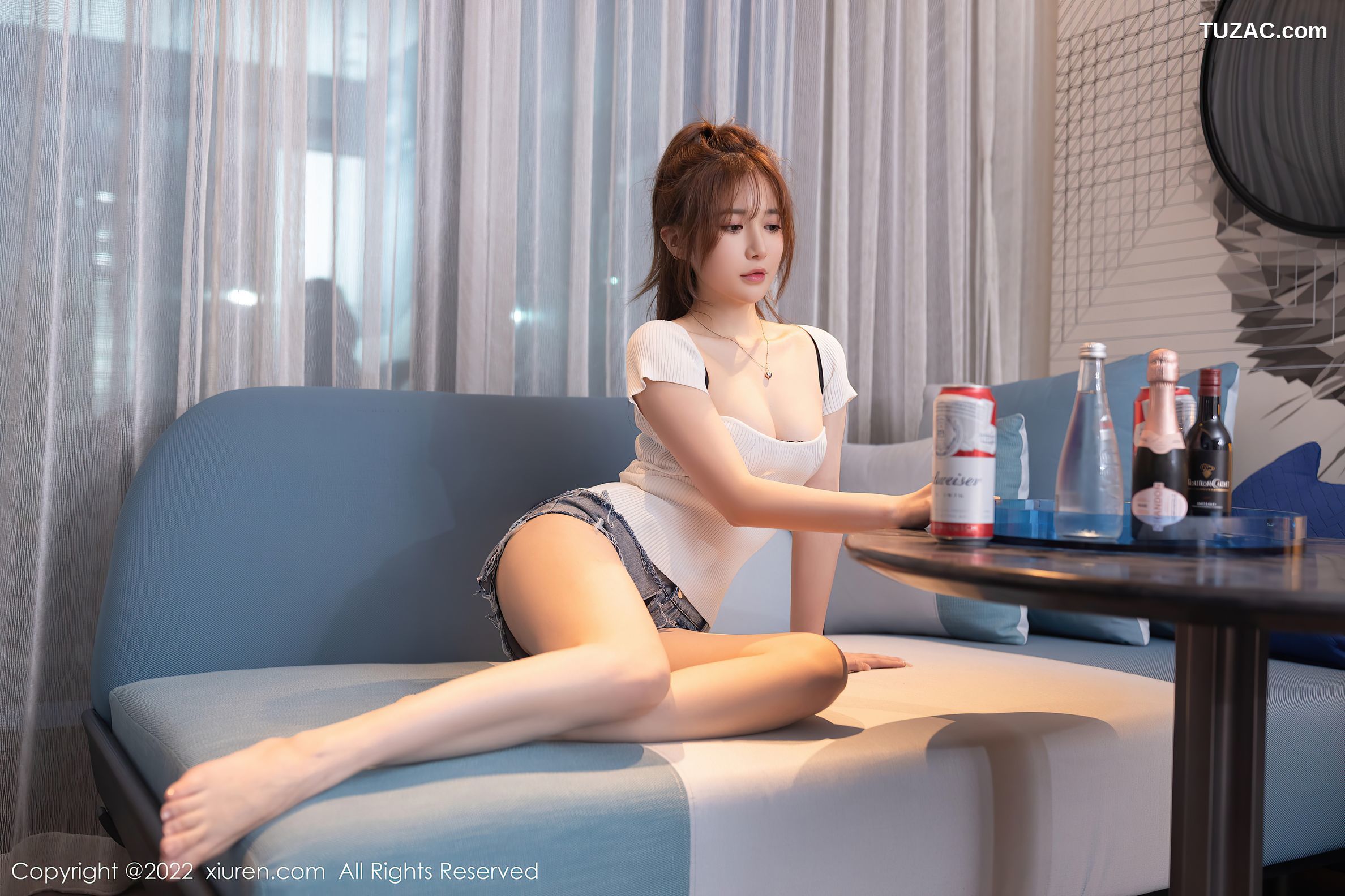 XiuRen秀人网-4978-鱼子酱Fish-三亚旅拍白色上衣牛仔短裤-2022.05.07