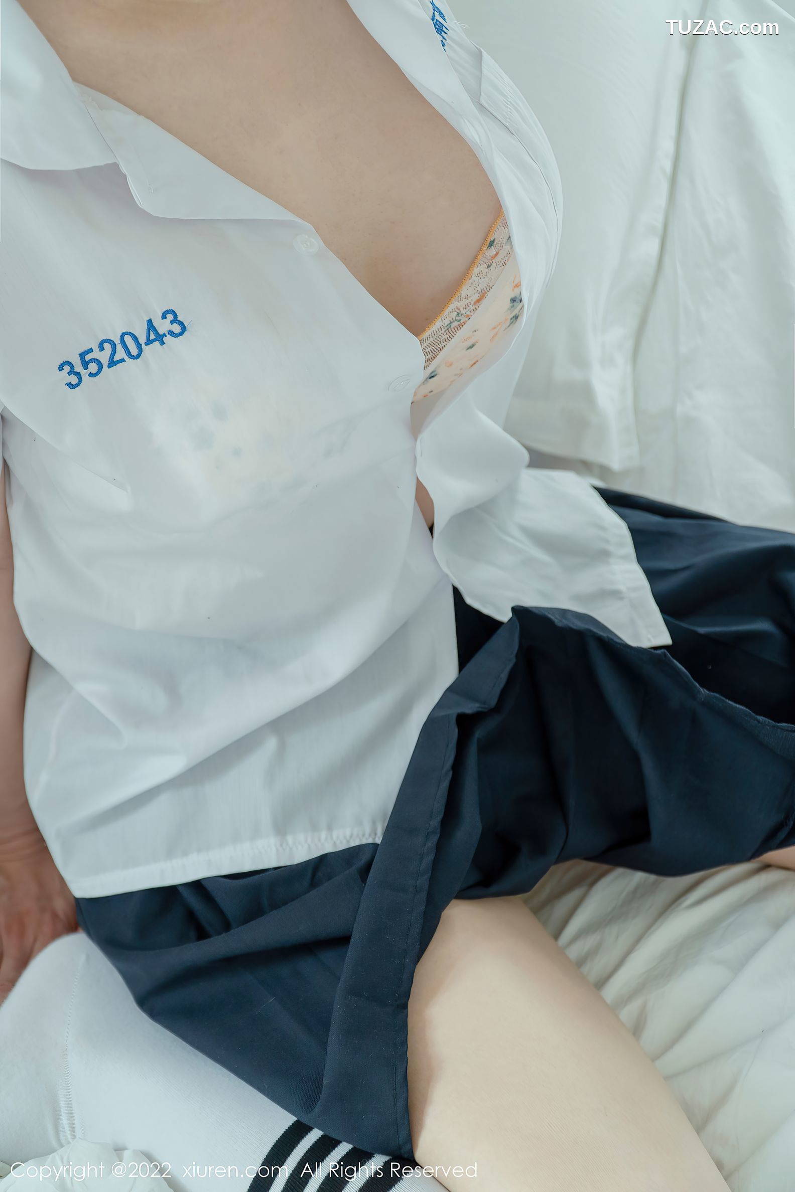 XiuRen秀人网-4981-大美媚京-白衬衣黑短裙校服超薄肉丝-2022.05.09