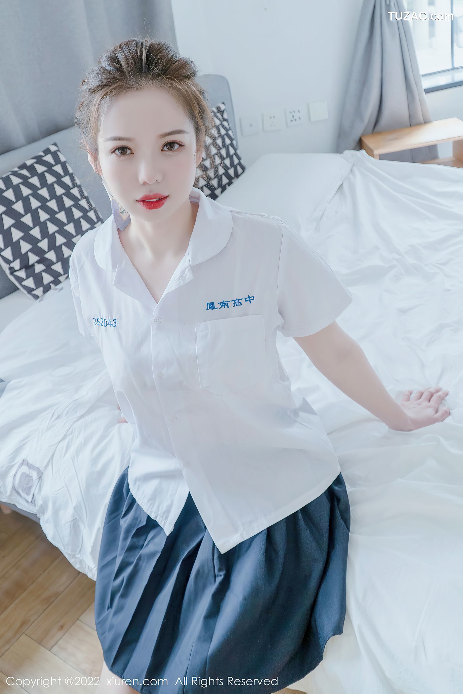 XiuRen秀人网-4981-大美媚京-白衬衣黑短裙校服超薄肉丝-2022.05.09