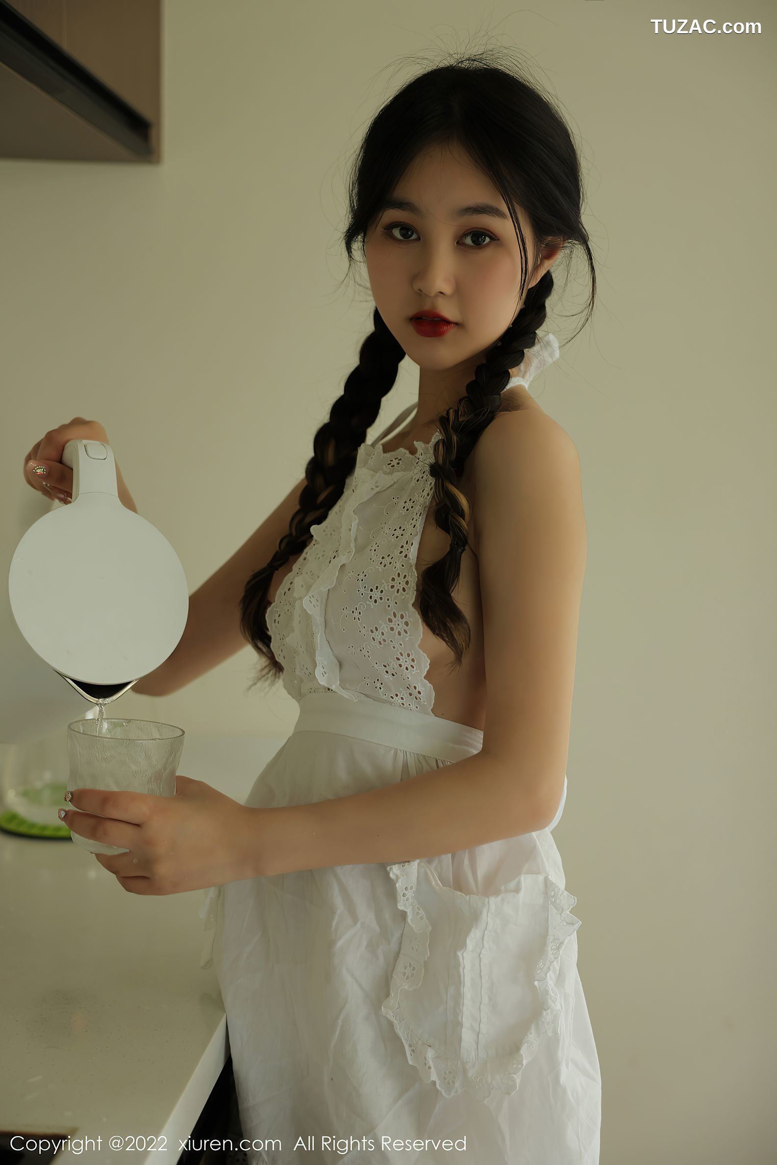 XiuRen秀人网-4992-谢晚晚-居家厨娘主题性感白色真空围裙-2022.05.11