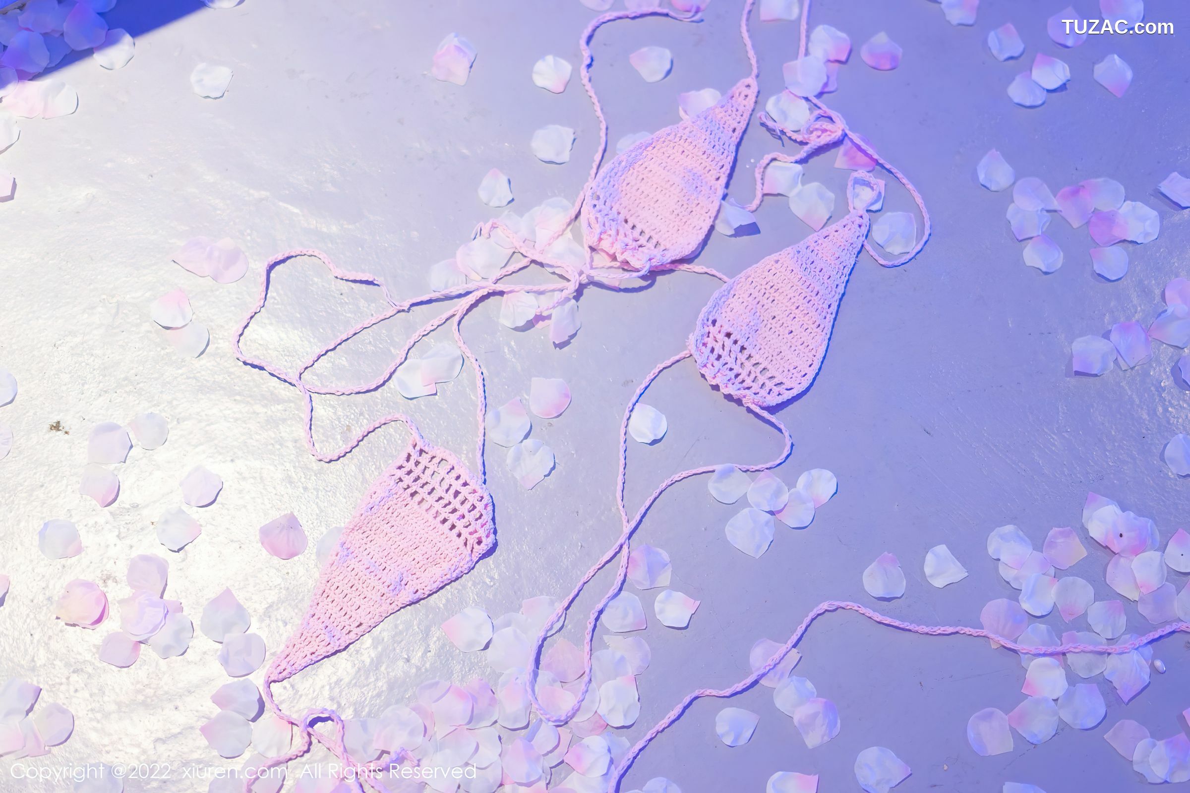 XiuRen-No.5001-王雨纯-泳池粉色三点比基尼