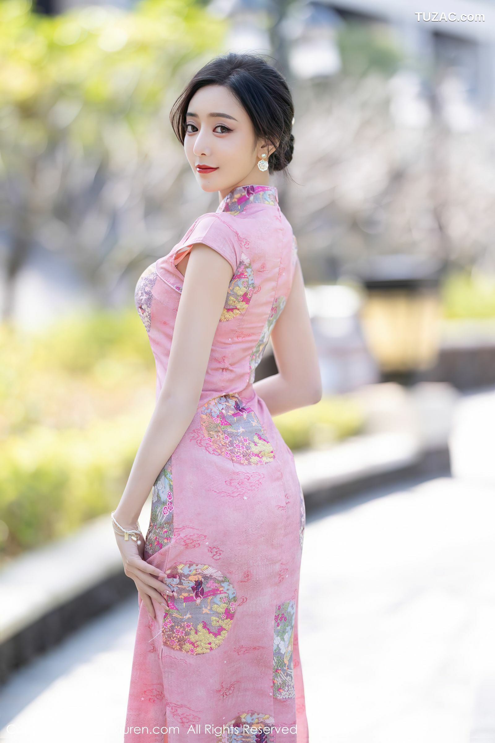 XiuRen-No.5007-王馨瑶yanni-粉红旗袍白内衣