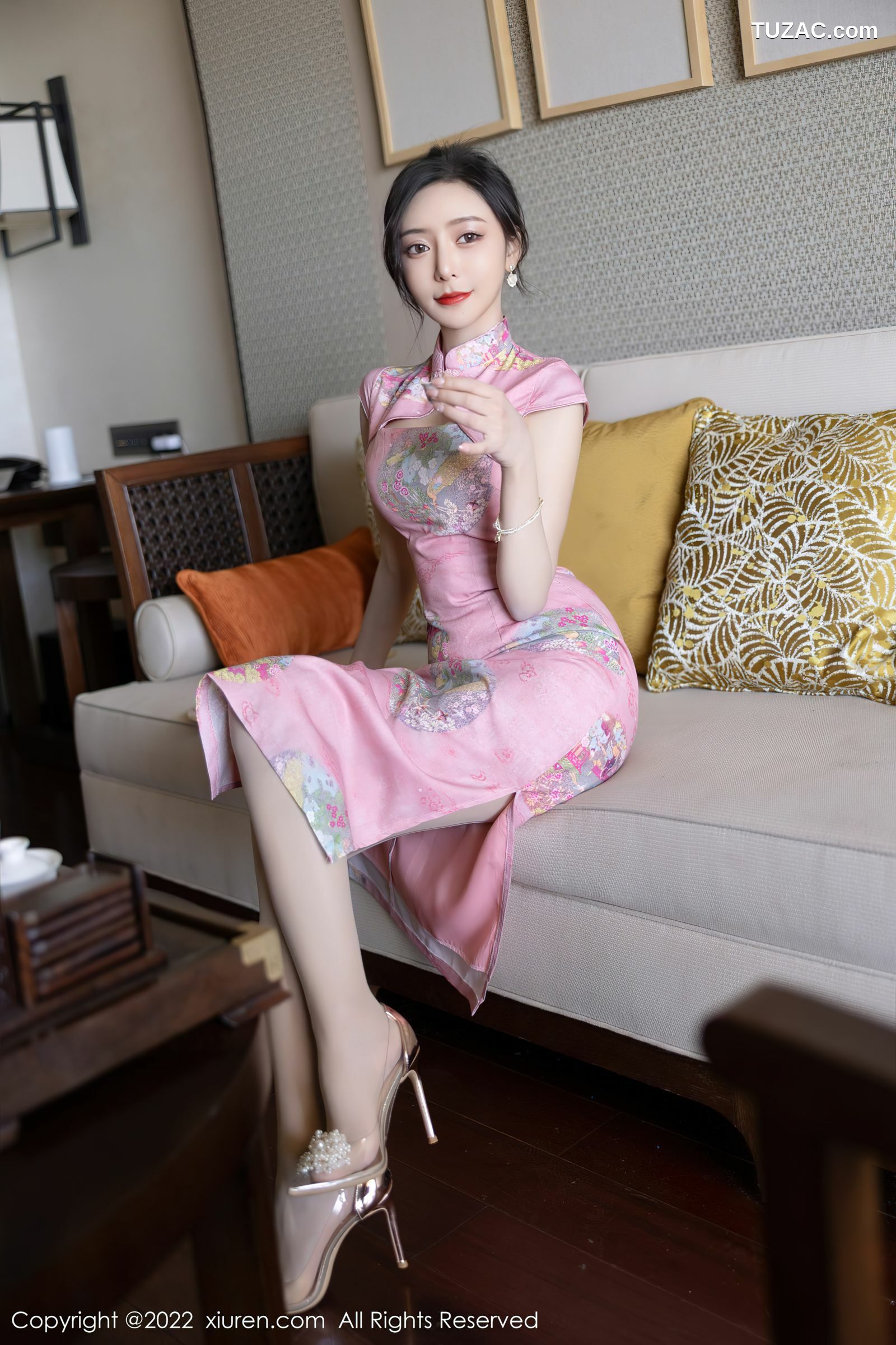 XiuRen-No.5007-王馨瑶yanni-粉红旗袍白内衣