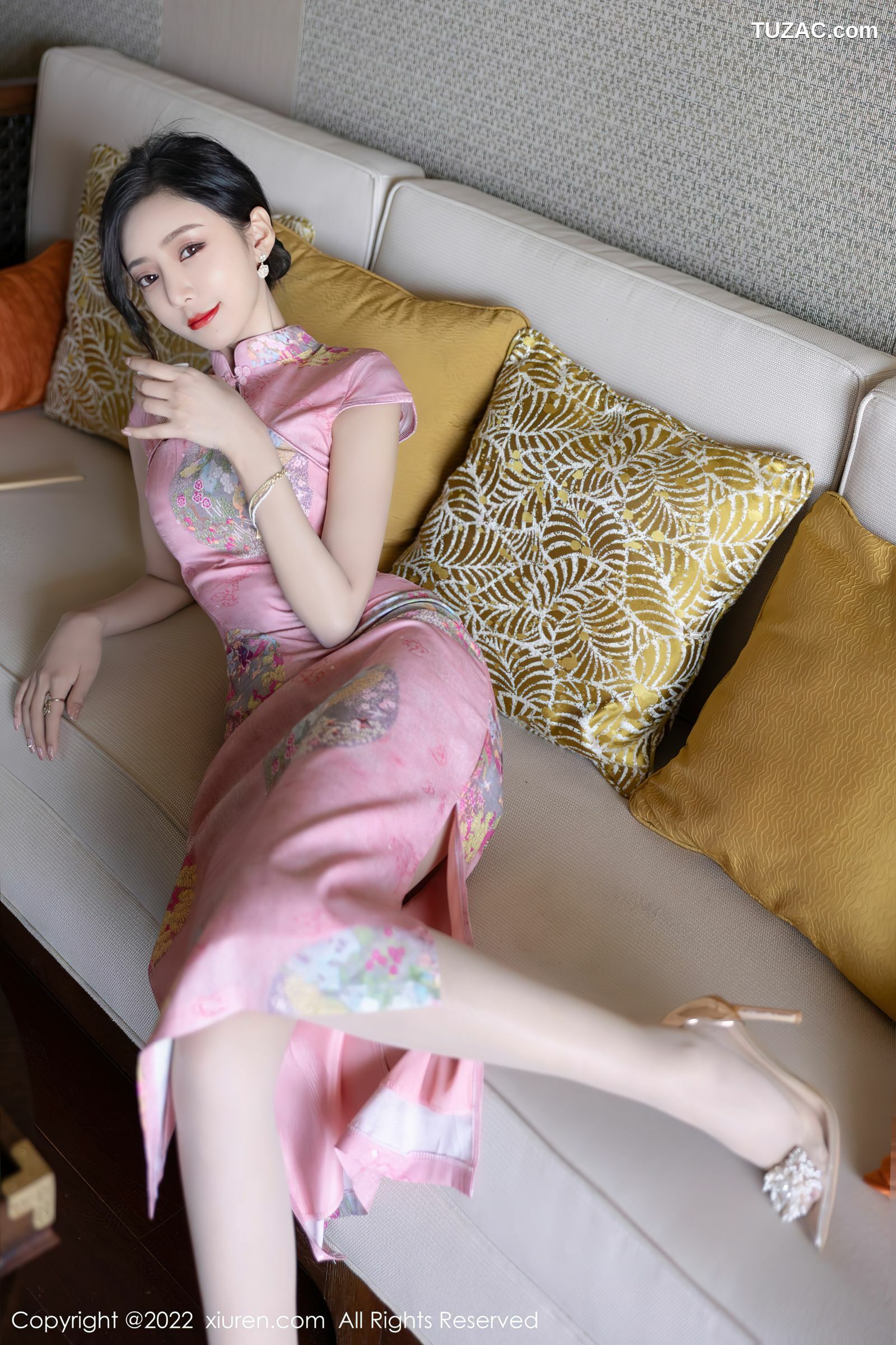 XiuRen-No.5007-王馨瑶yanni-粉红旗袍白内衣