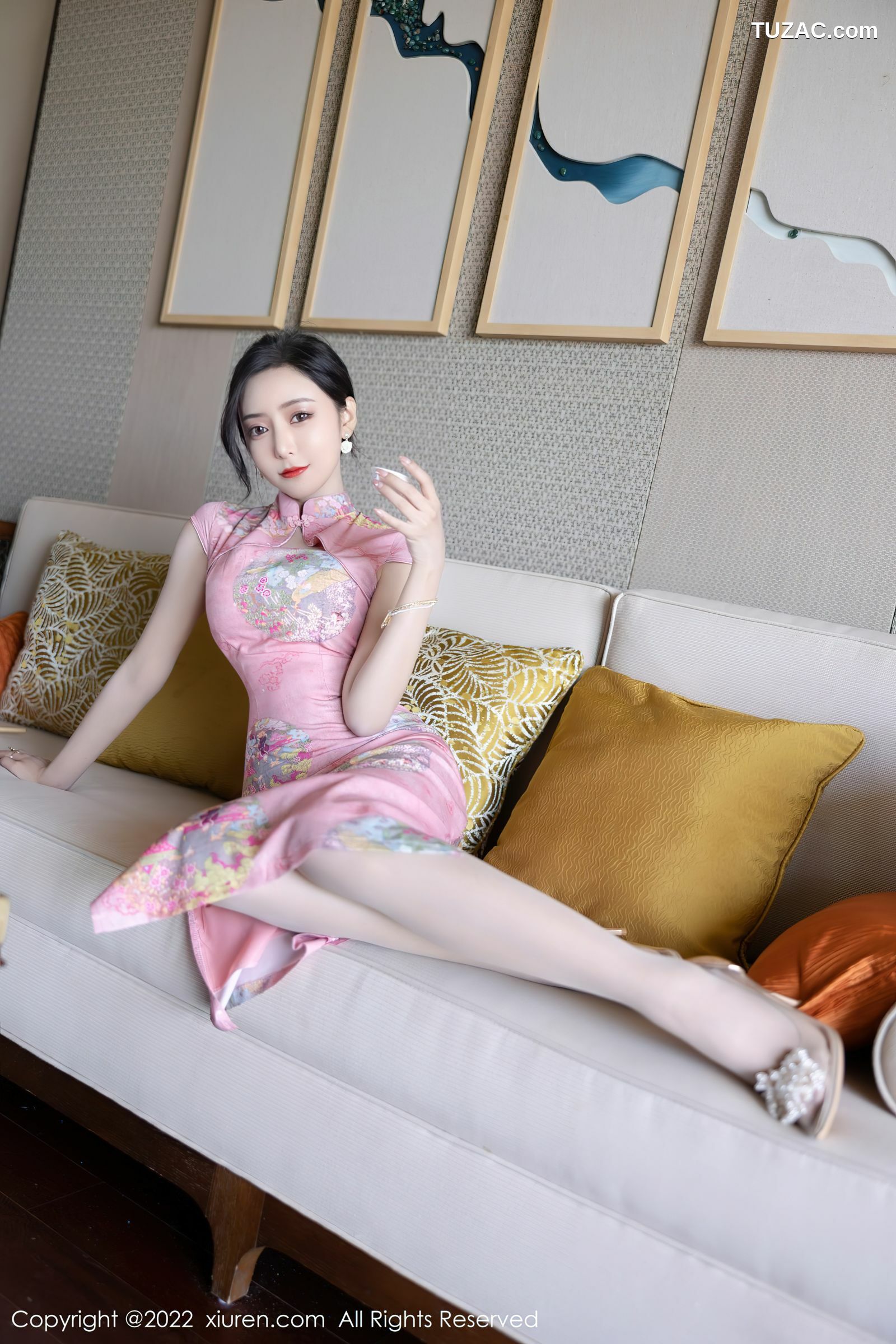 XiuRen-No.5007-王馨瑶yanni-粉红旗袍白内衣