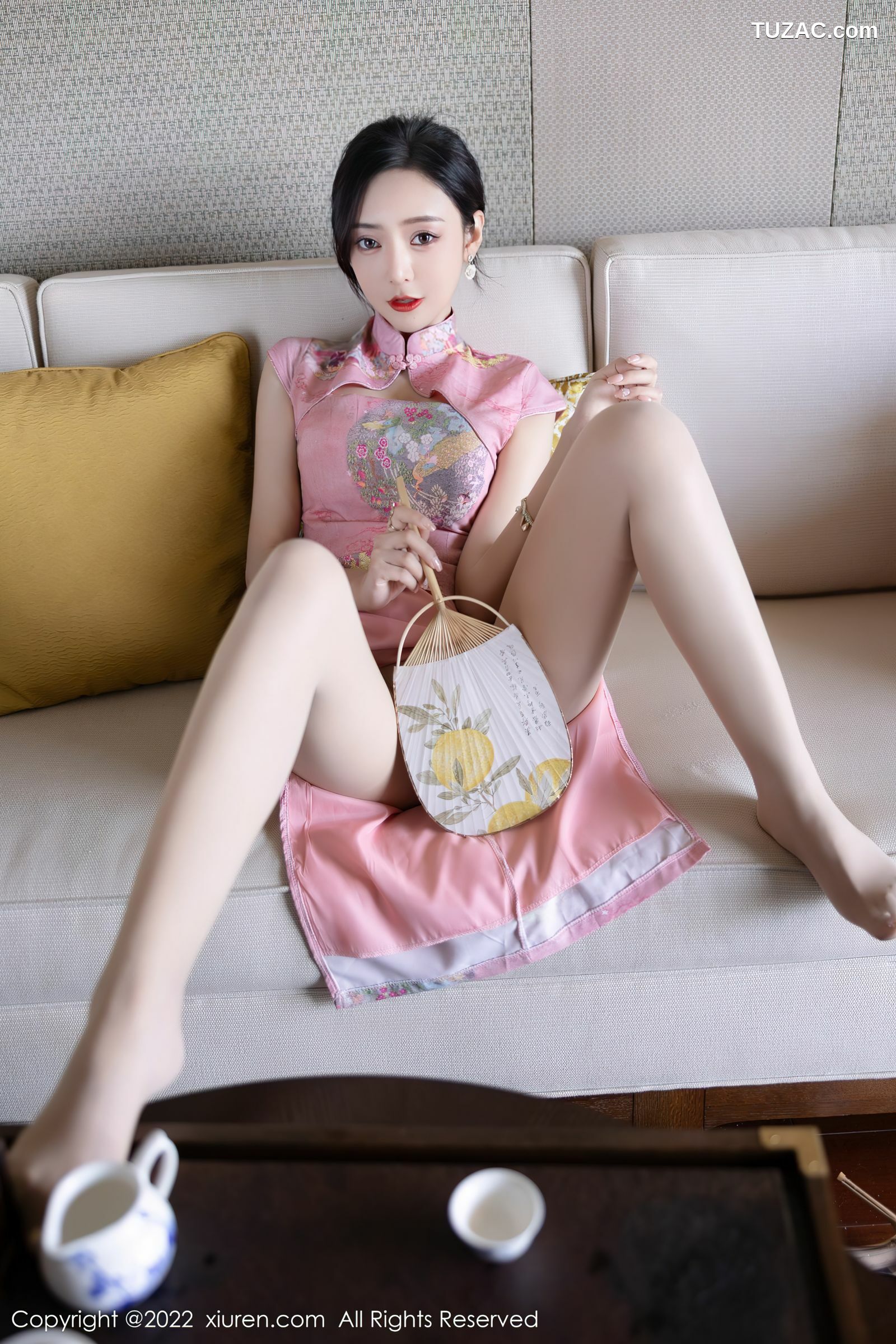 XiuRen-No.5007-王馨瑶yanni-粉红旗袍白内衣