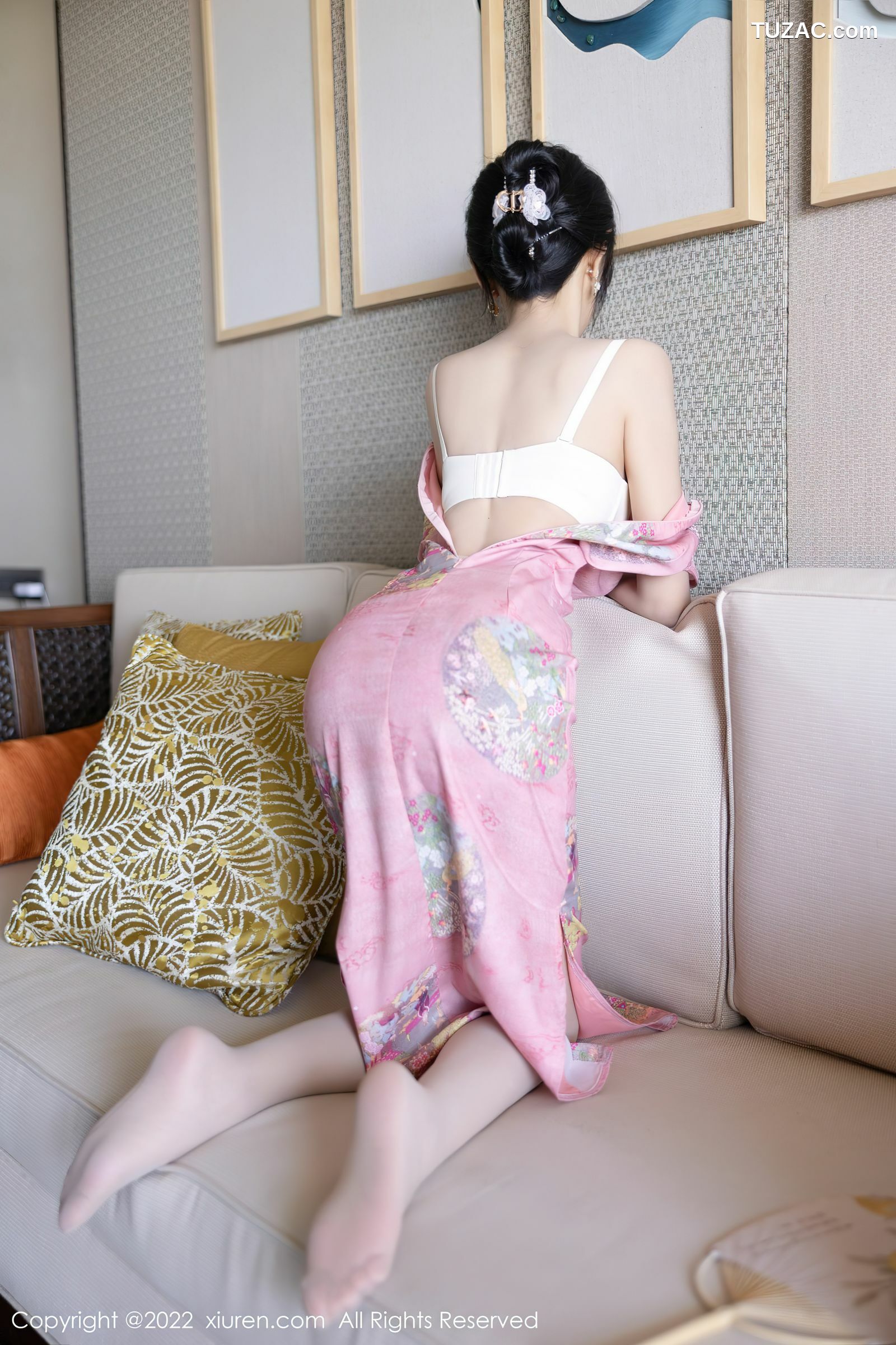 XiuRen-No.5007-王馨瑶yanni-粉红旗袍白内衣
