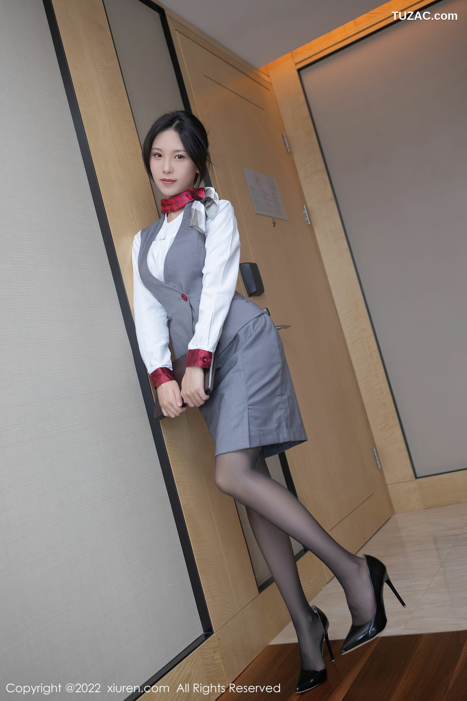 XiuRen-No.5027-利世-空姐灰色制服白衬灰蕾丝黑丝