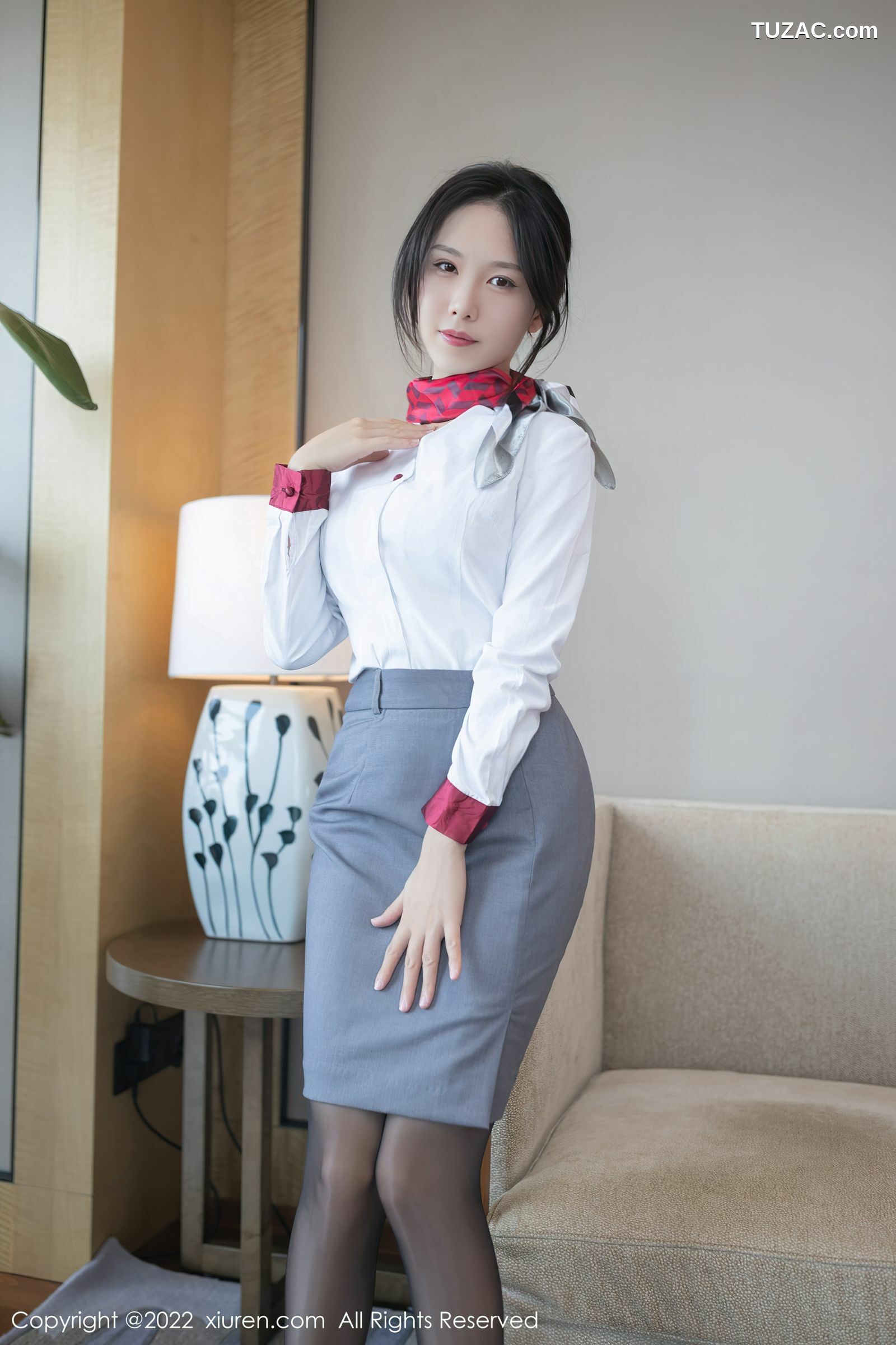 XiuRen-No.5027-利世-空姐灰色制服白衬灰蕾丝黑丝