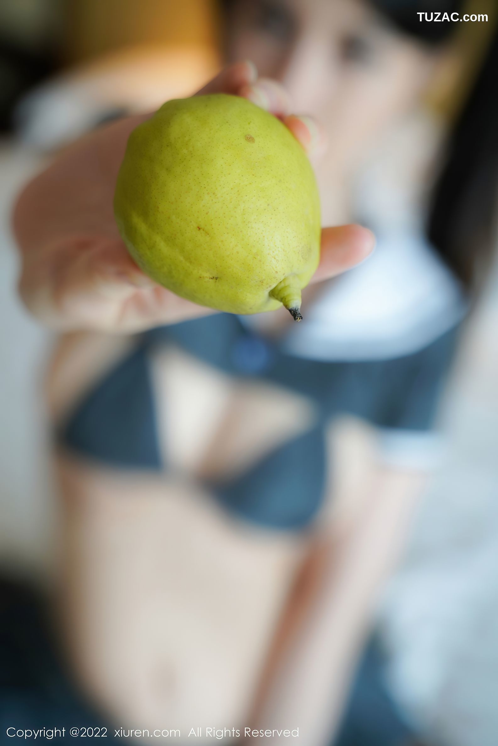 XiuRen-No.5036-诗诗kiki-灰色超短制服露性感内衣