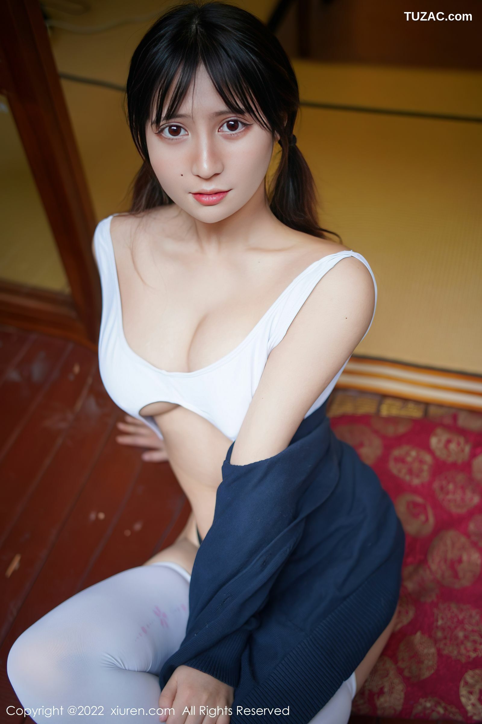 XiuRen-No.5063-久久Aimee-日系居家蓝毛衫白色内衣丝袜