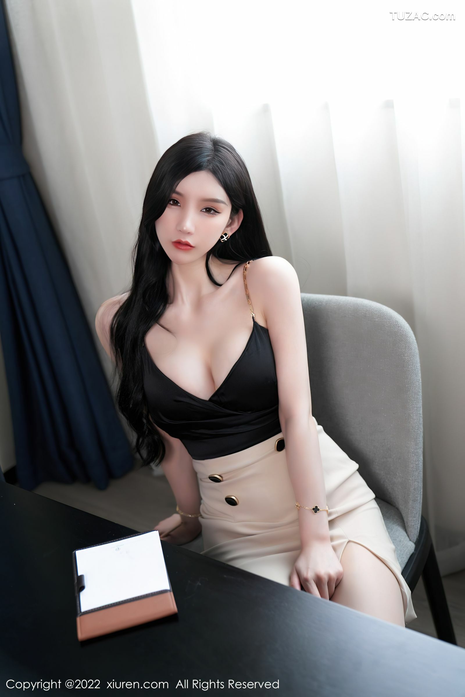 XiuRen-No.5071-周于希-Sally-秘书装黑低胸米色裙