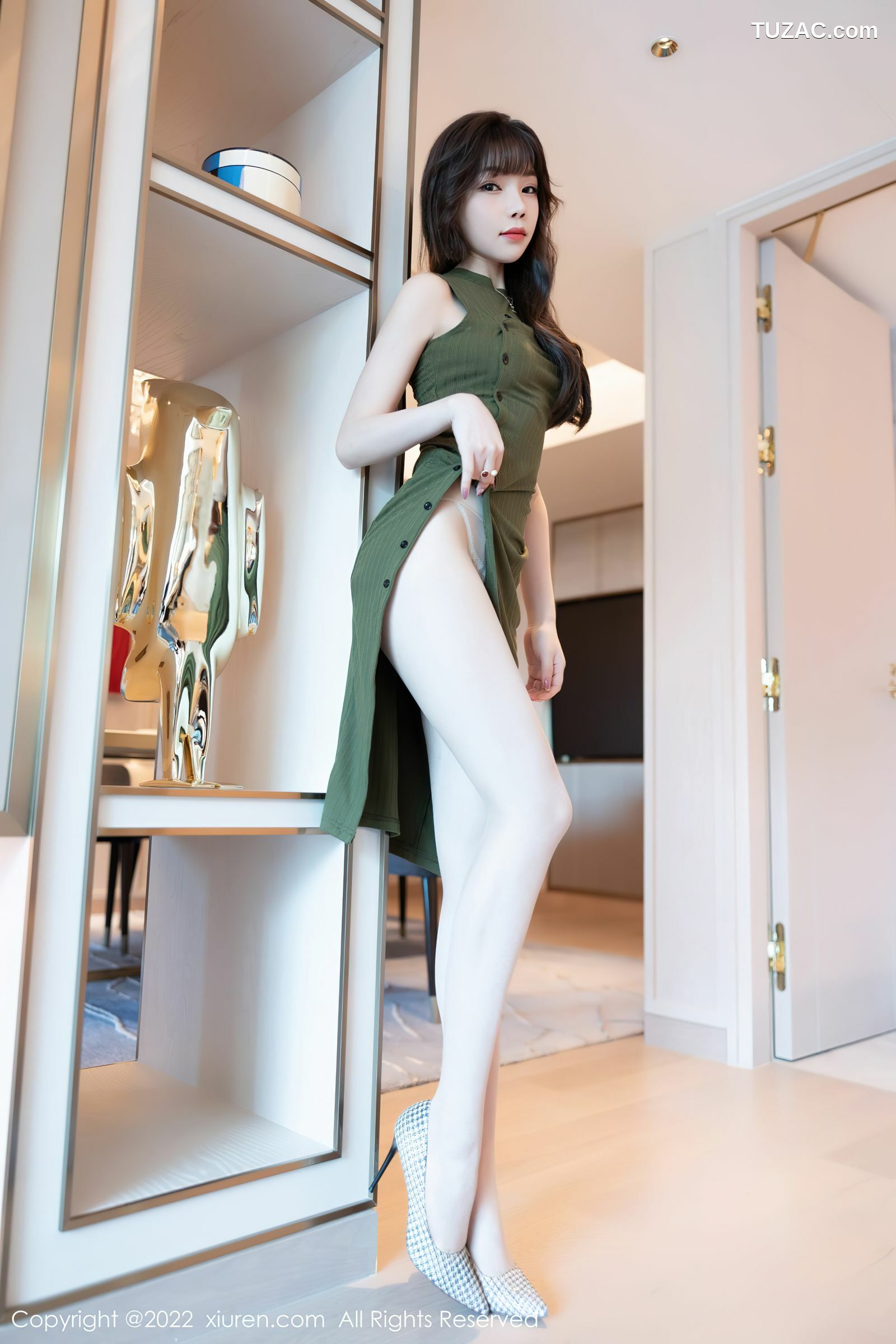 XiuRen-No.5102-芝芝-橄榄绿连衣裙白蕾丝肉丝