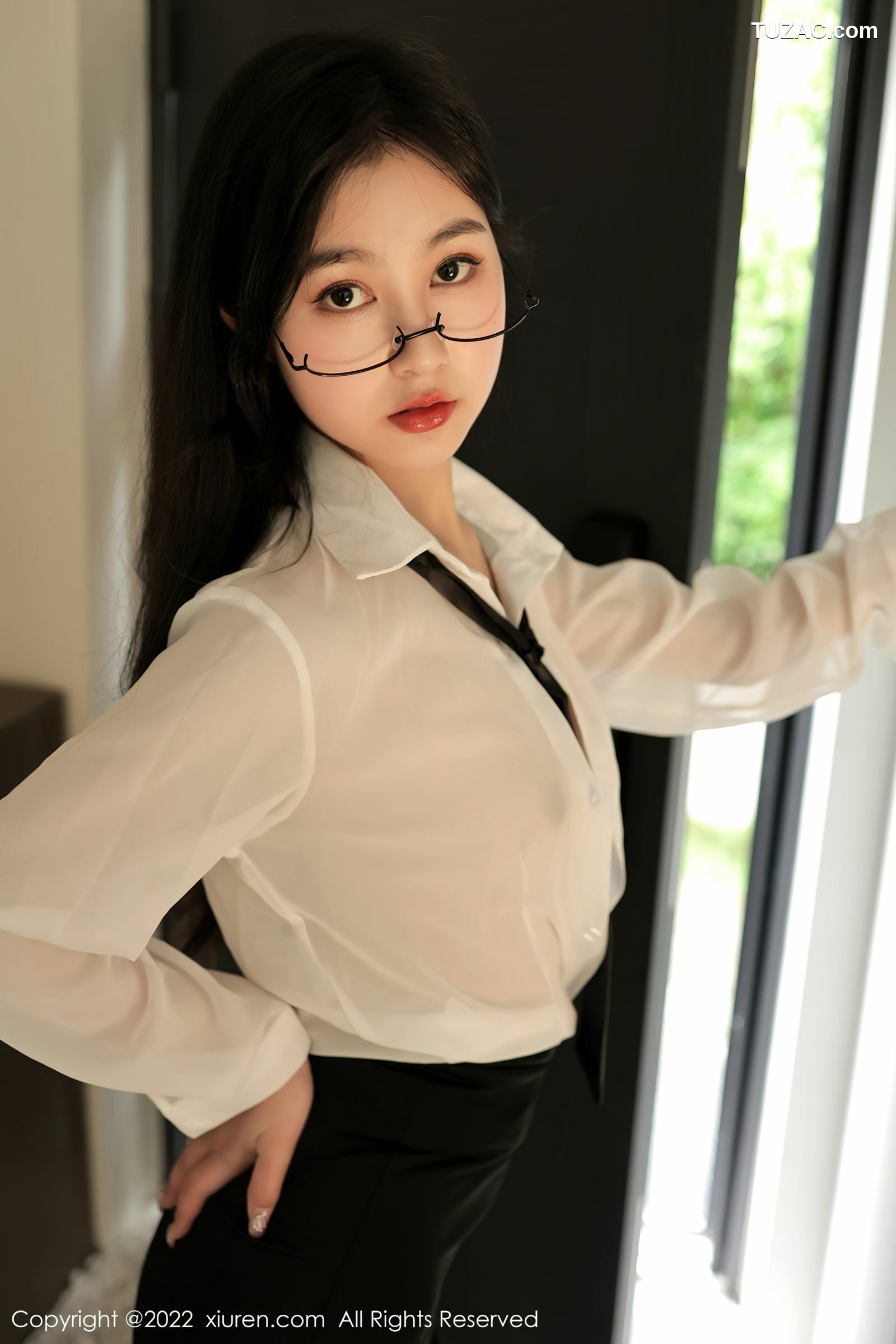 XiuRen-No.5117-谢晚晚-白纱衬衫黑短裙黑丝