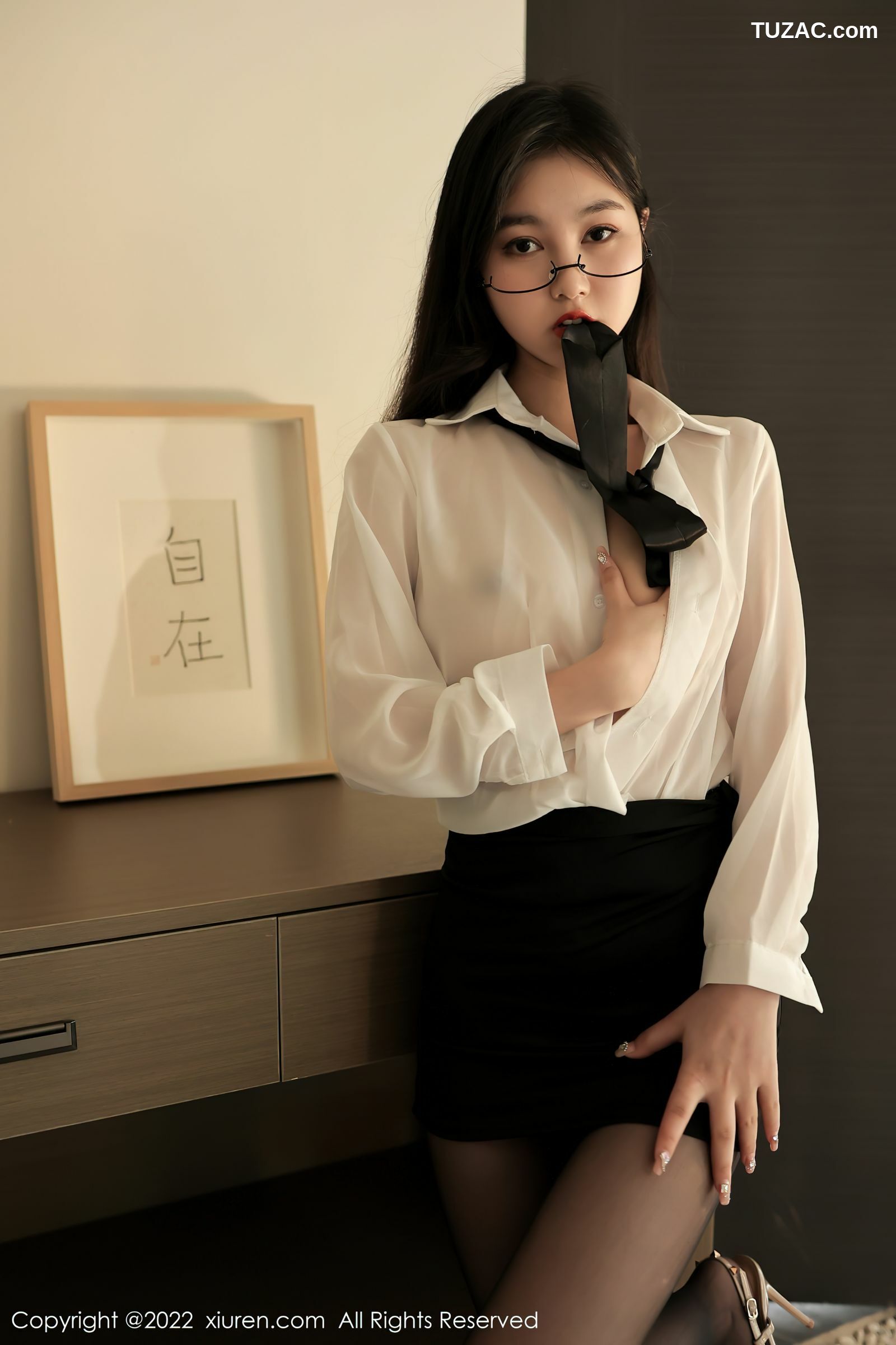 XiuRen-No.5117-谢晚晚-白纱衬衫黑短裙黑丝