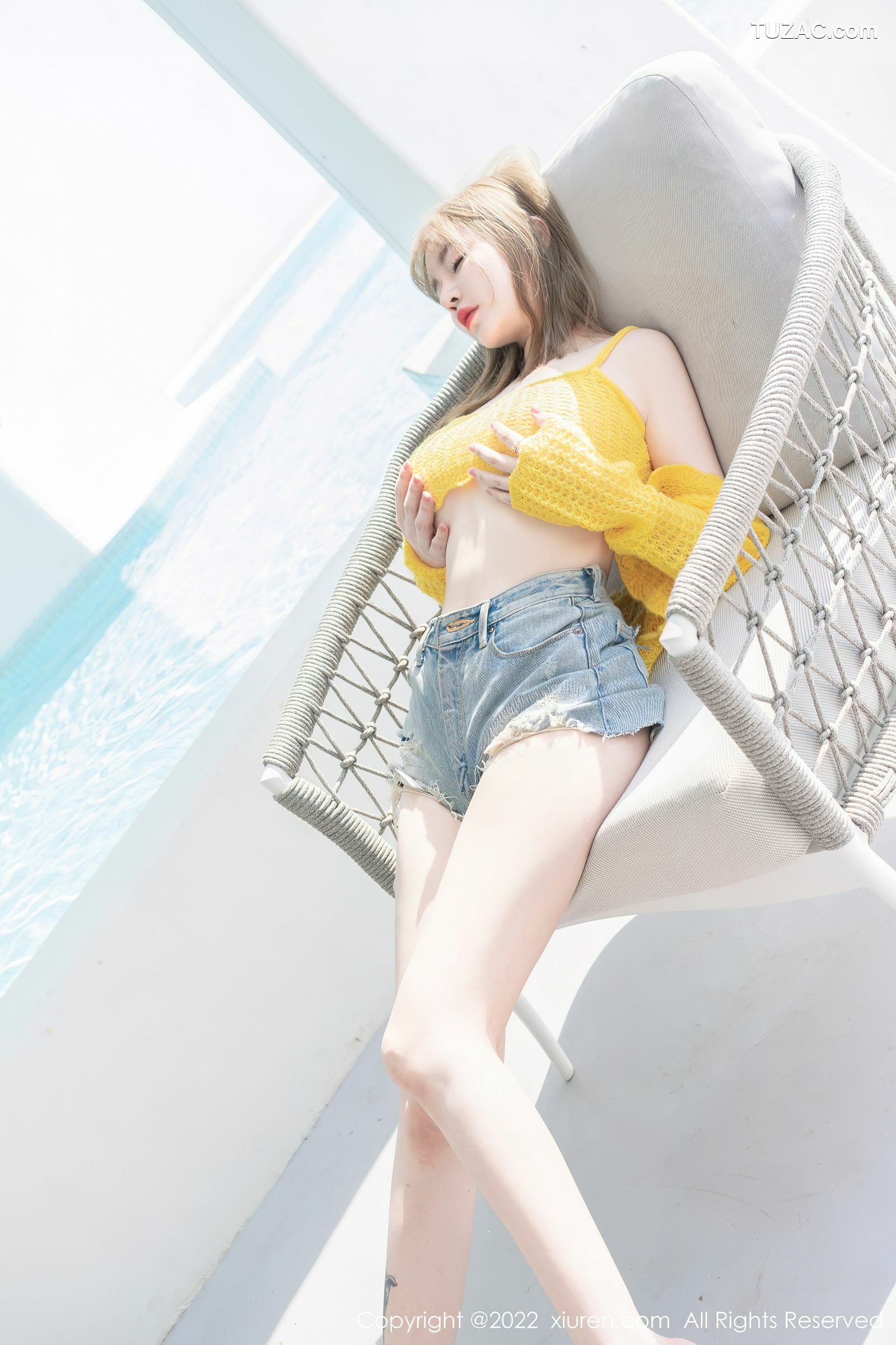 XiuRen-No.5129-王雨纯-黄色低胸T牛仔短裤肉丝