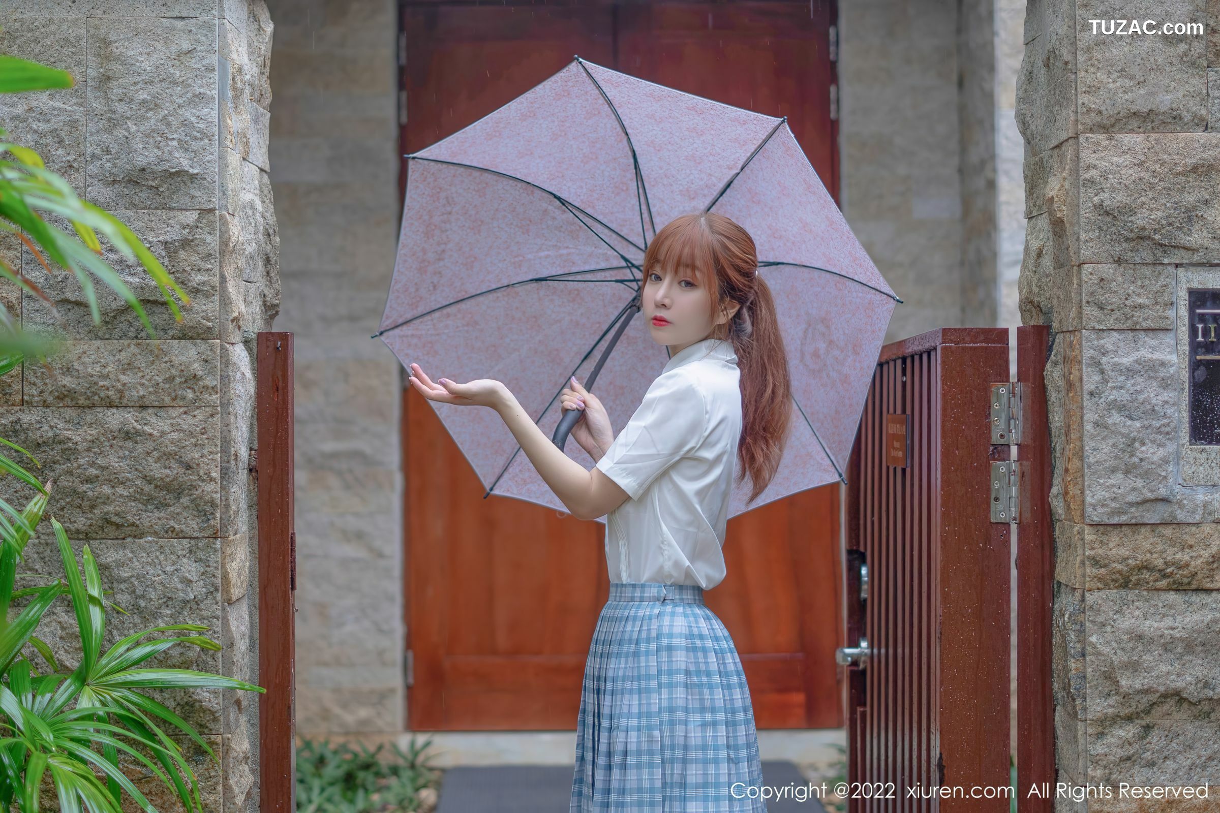 XiuRen-No.5137-王雨纯-白衫蓝格裙白丝