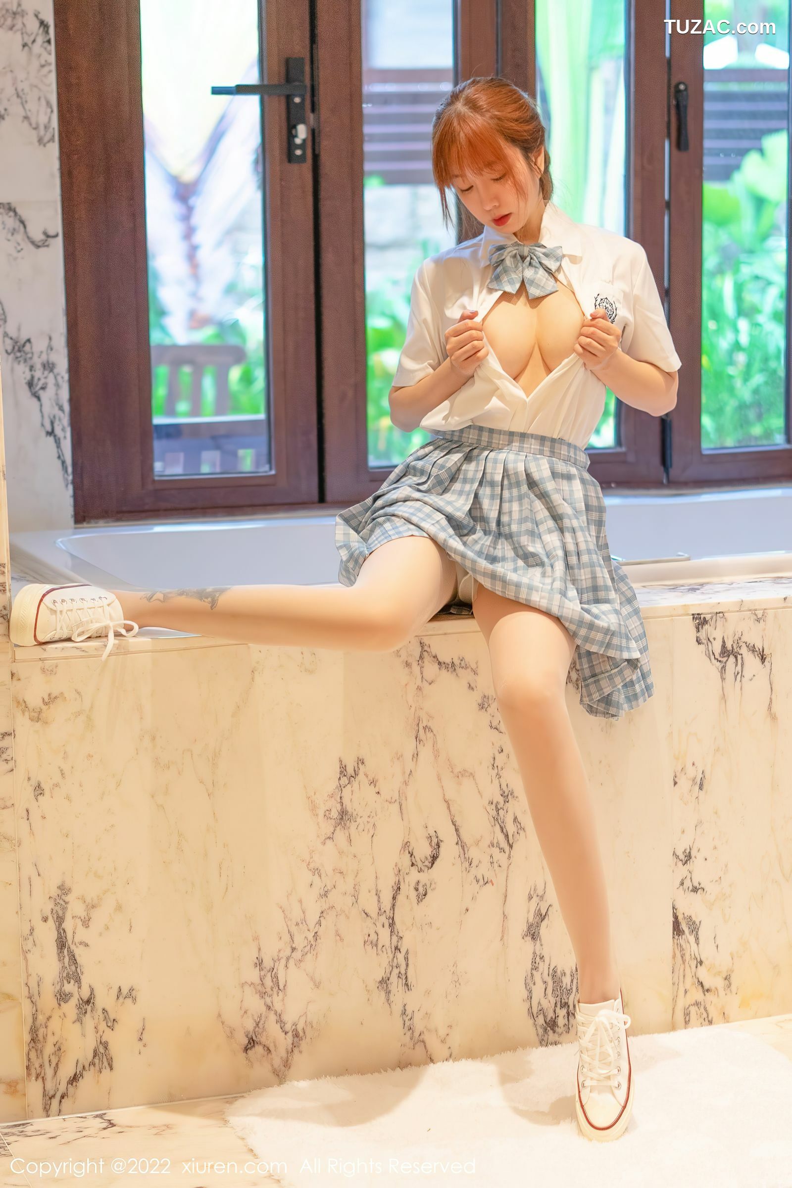 XiuRen-No.5137-王雨纯-白衫蓝格裙白丝