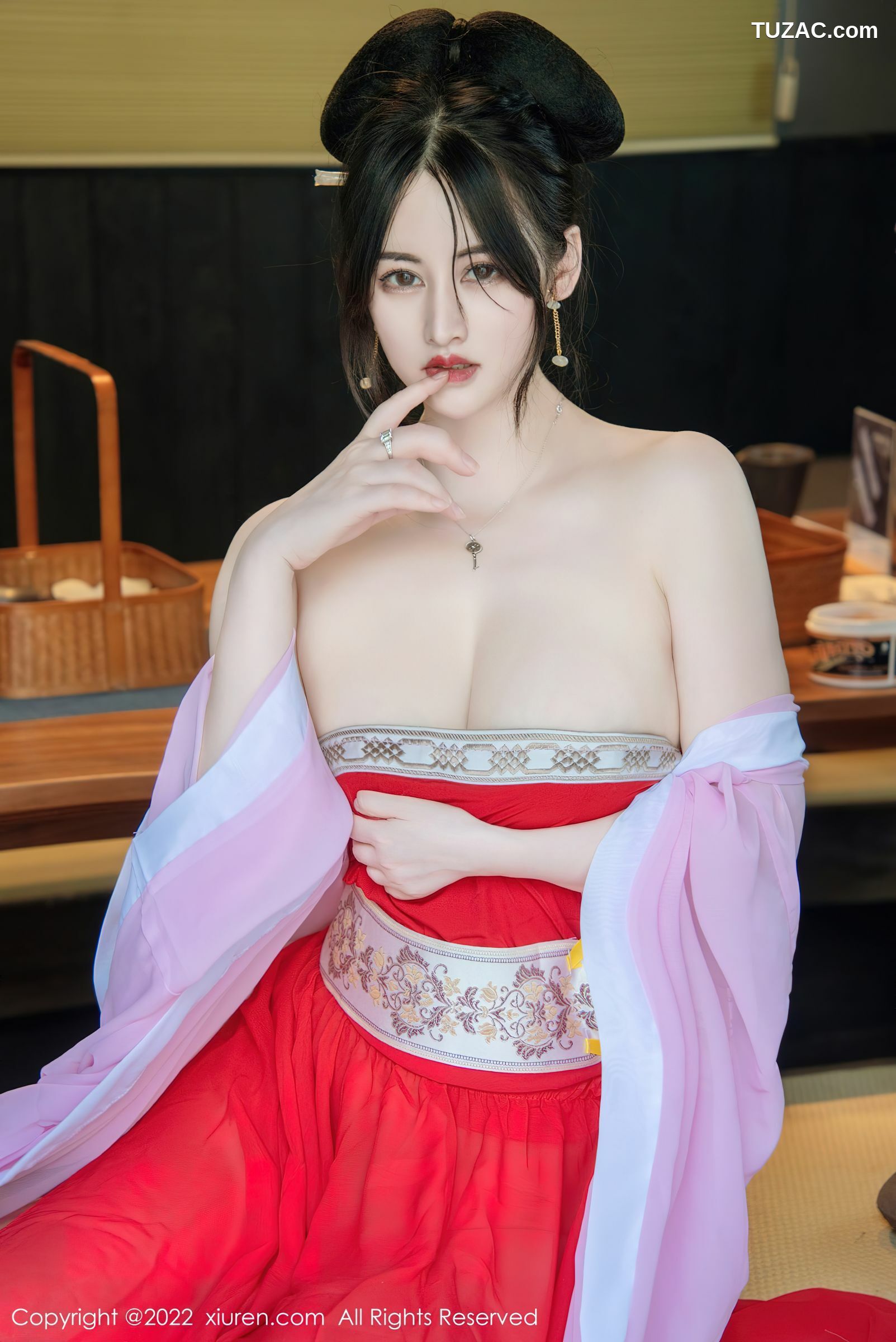 XiuRen-No.5141-诗诗kiki-浅紫色红裙唐装