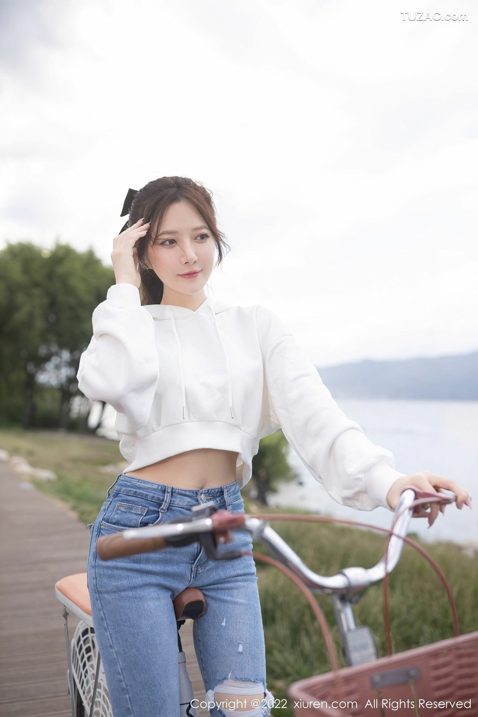 XiuRen-No.5159-鱼子酱-白衣牛仔粉睡衣