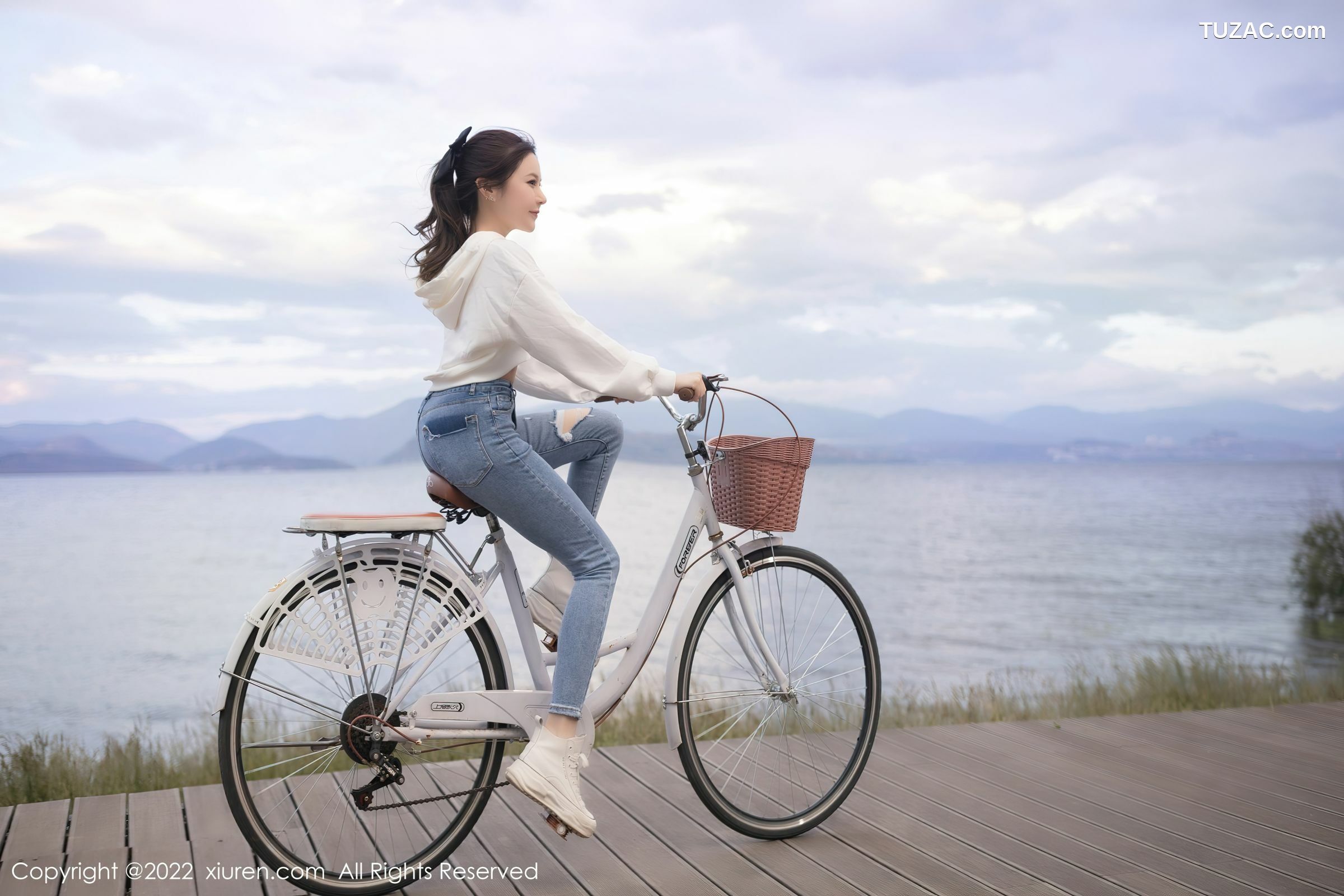 XiuRen-No.5159-鱼子酱-白衣牛仔粉睡衣