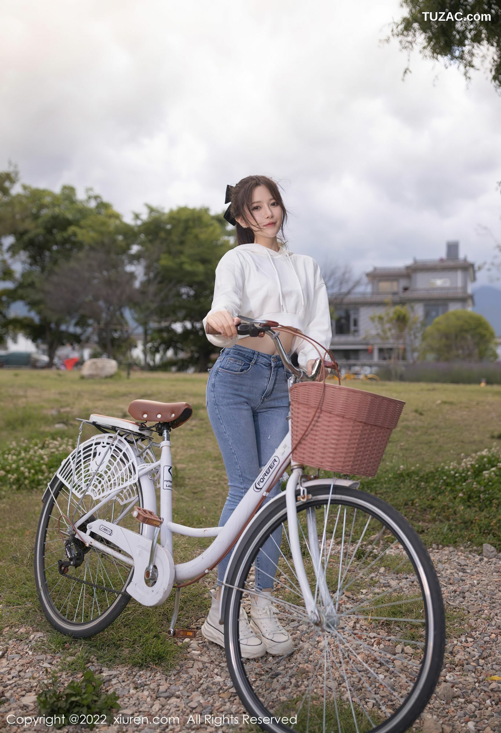 XiuRen-No.5159-鱼子酱-白衣牛仔粉睡衣