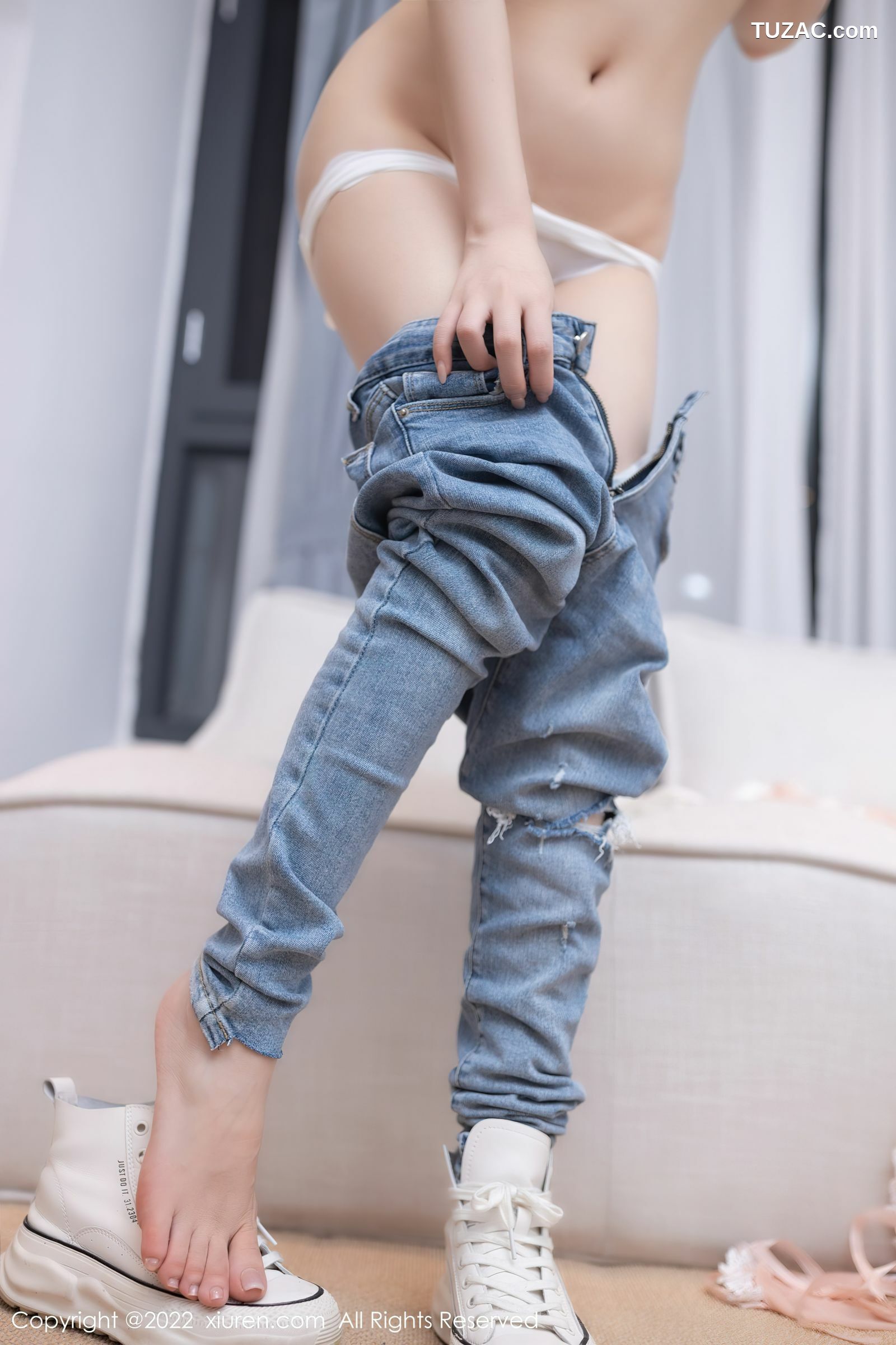 XiuRen-No.5159-鱼子酱-白衣牛仔粉睡衣