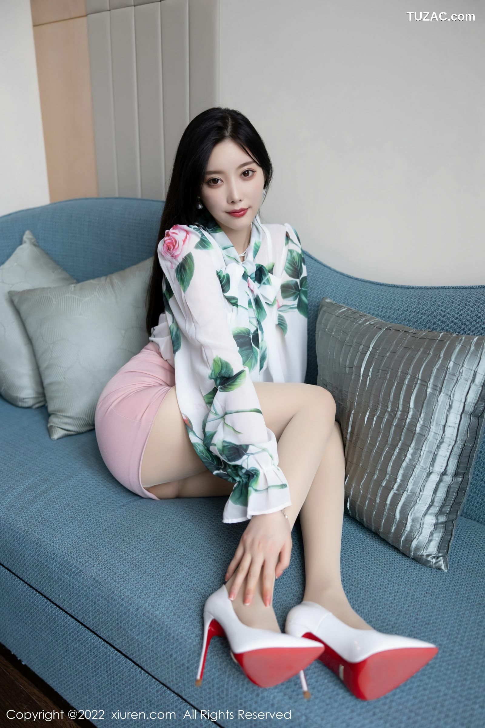 XiuRen-No.5171-杨晨晨-白色绿花上衣粉色短裙肉丝