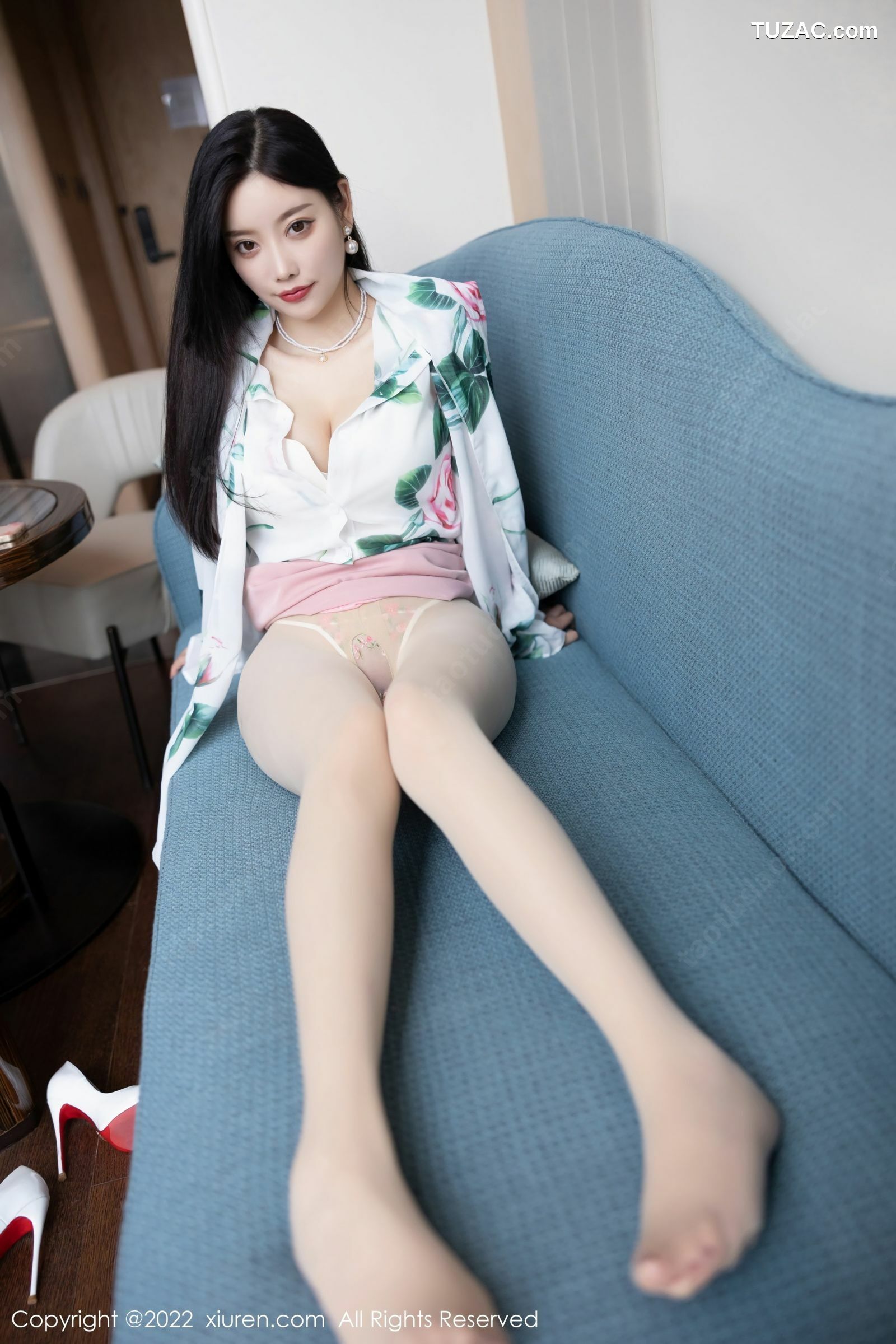 XiuRen-No.5171-杨晨晨-白色绿花上衣粉色短裙肉丝