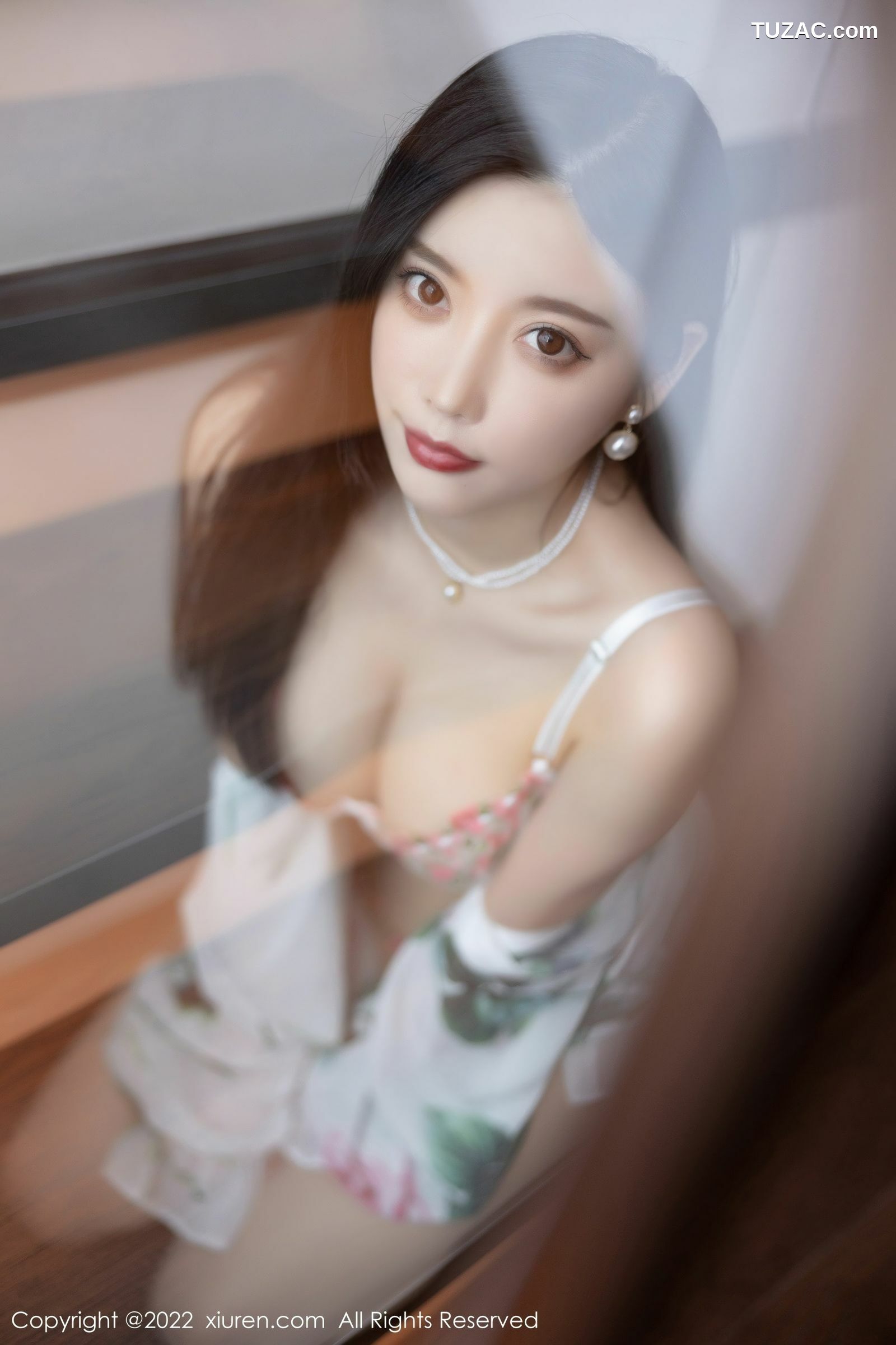 XiuRen-No.5171-杨晨晨-白色绿花上衣粉色短裙肉丝