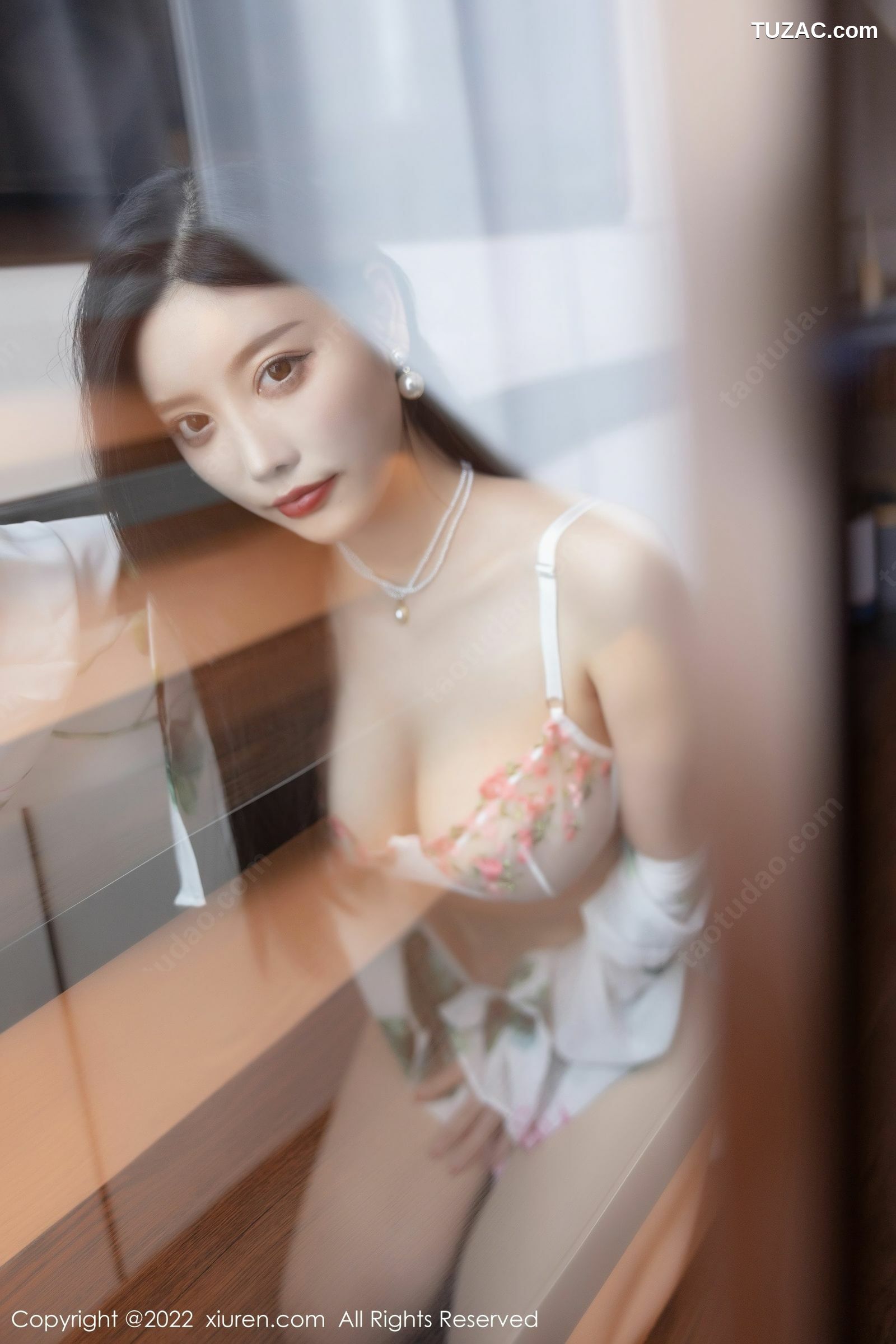 XiuRen-No.5171-杨晨晨-白色绿花上衣粉色短裙肉丝