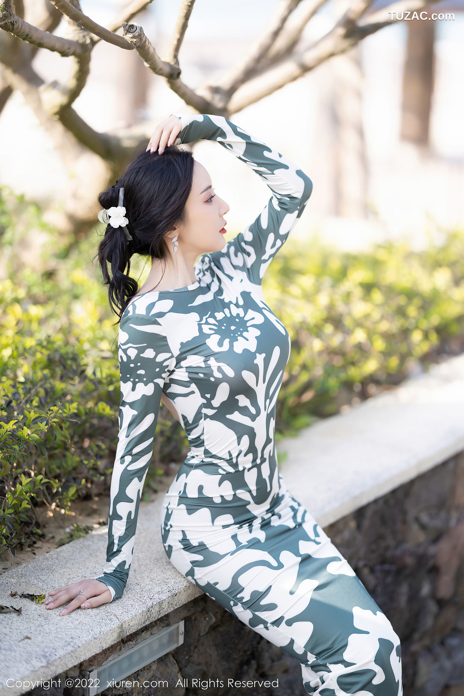 XiuRen-No.5194-王馨瑶-紧身连衣裙灰蕾丝