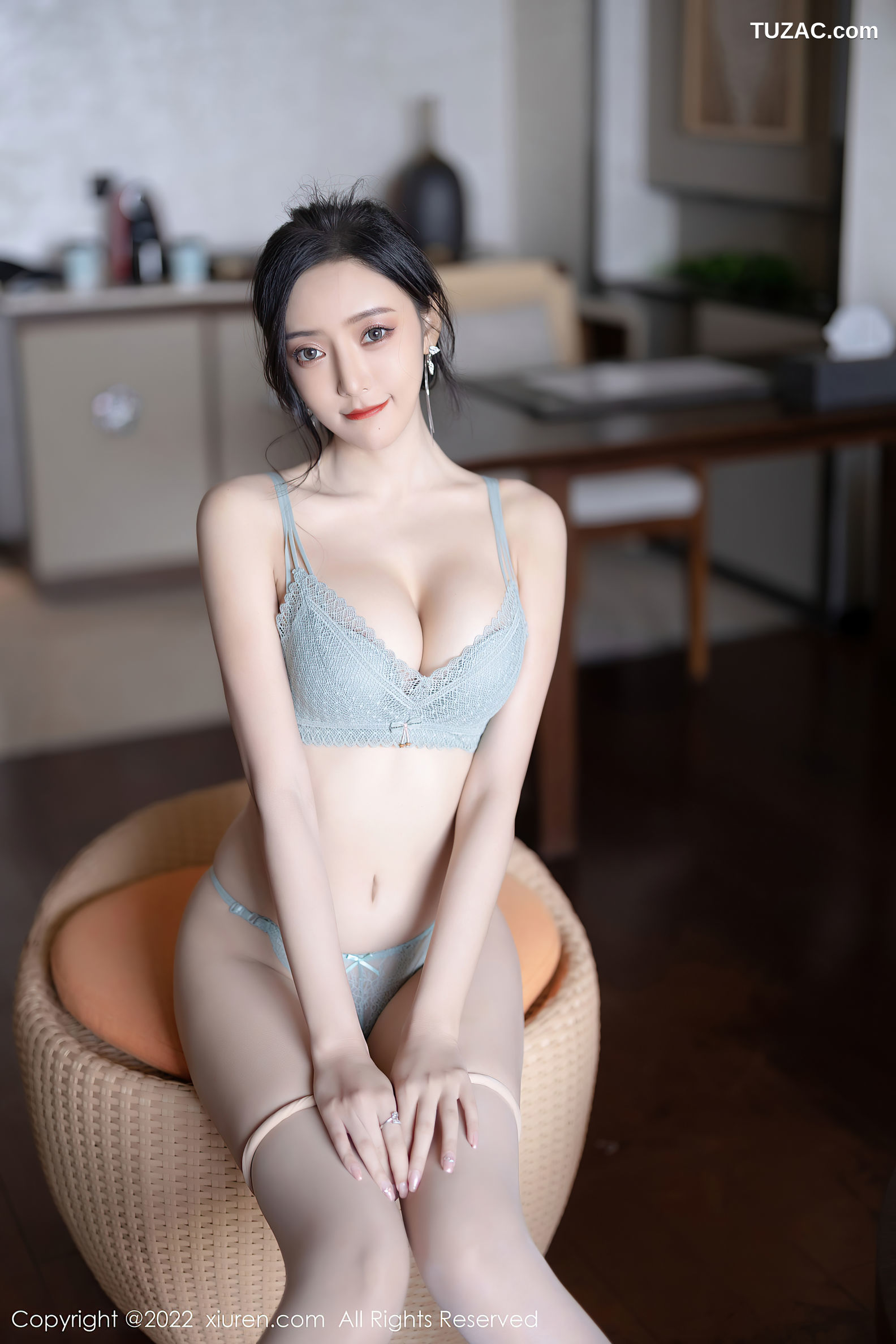 XiuRen-No.5194-王馨瑶-紧身连衣裙灰蕾丝