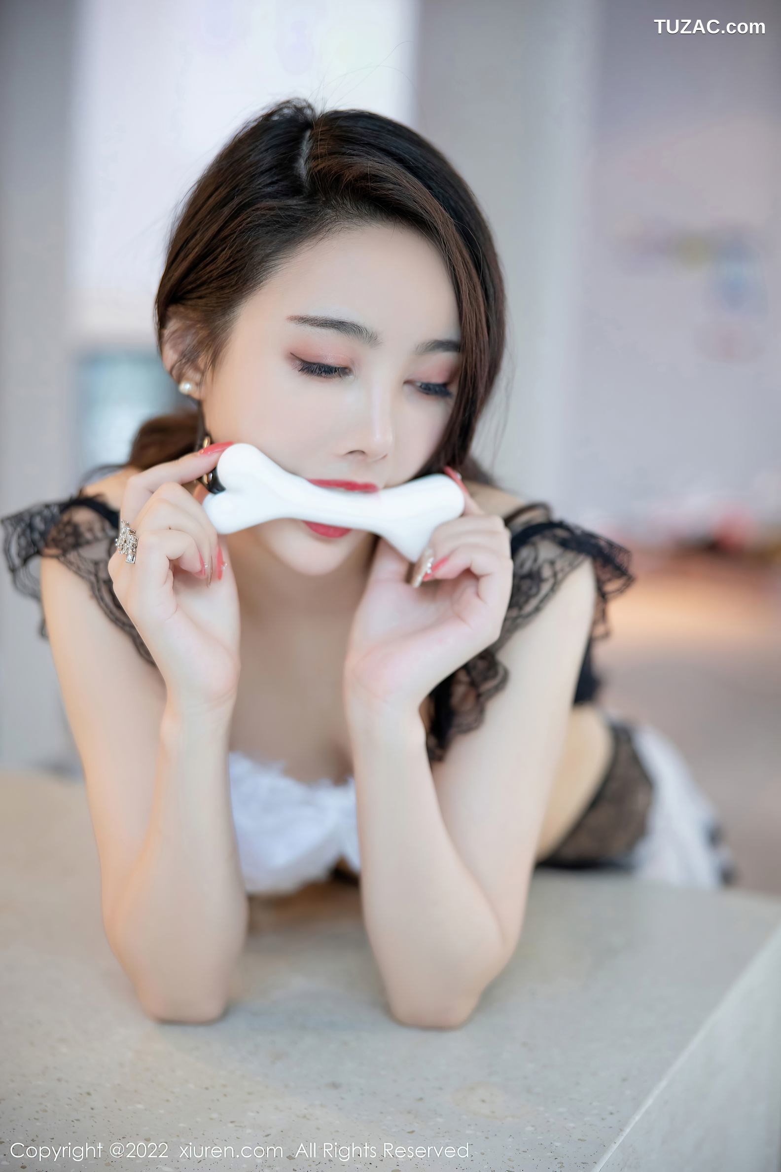 XiuRen-No.5197-summer宝宝-蕾丝内衣在厨房