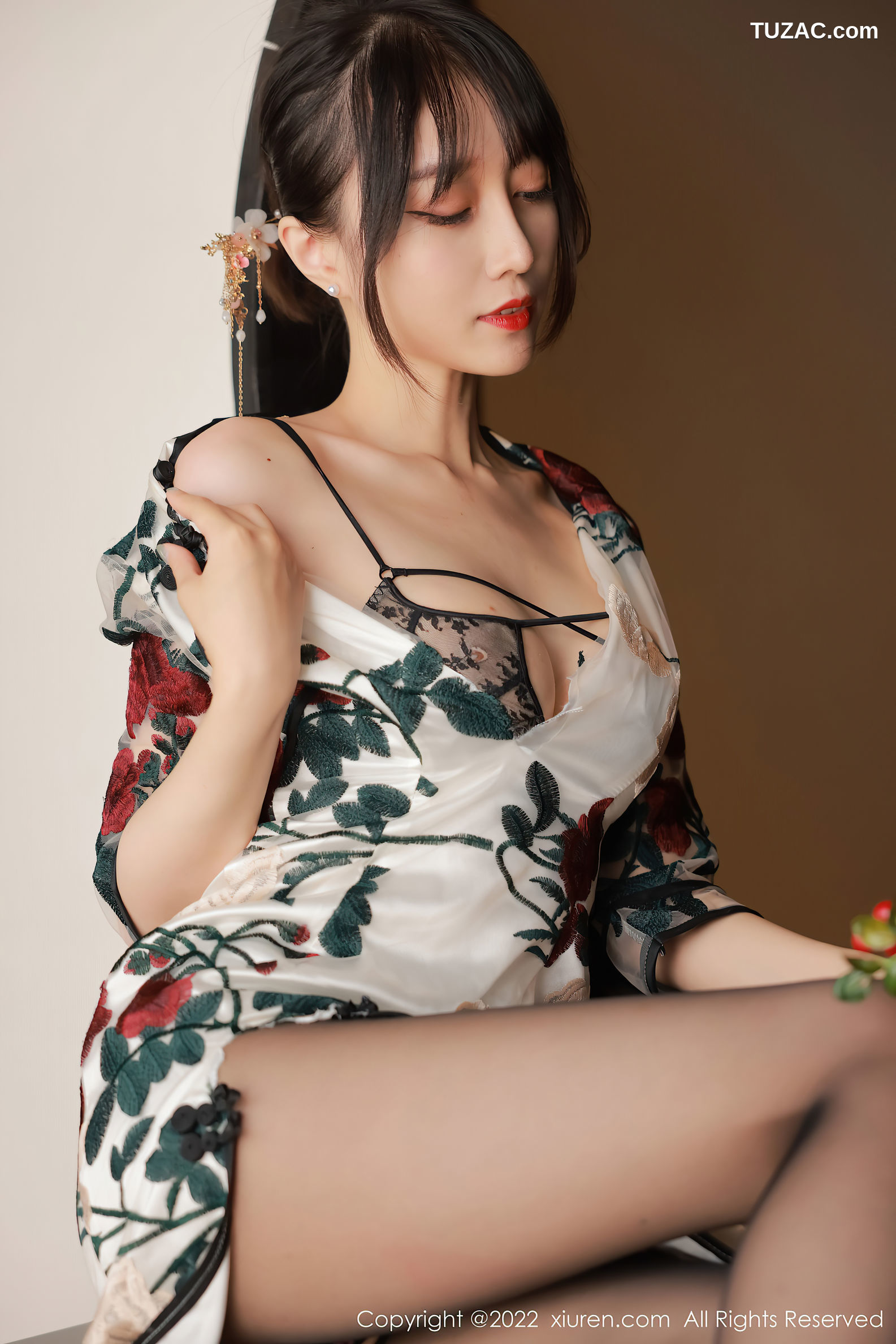 XiuRen-No.5199-玥儿玥er-黑轻透内衣黑丝