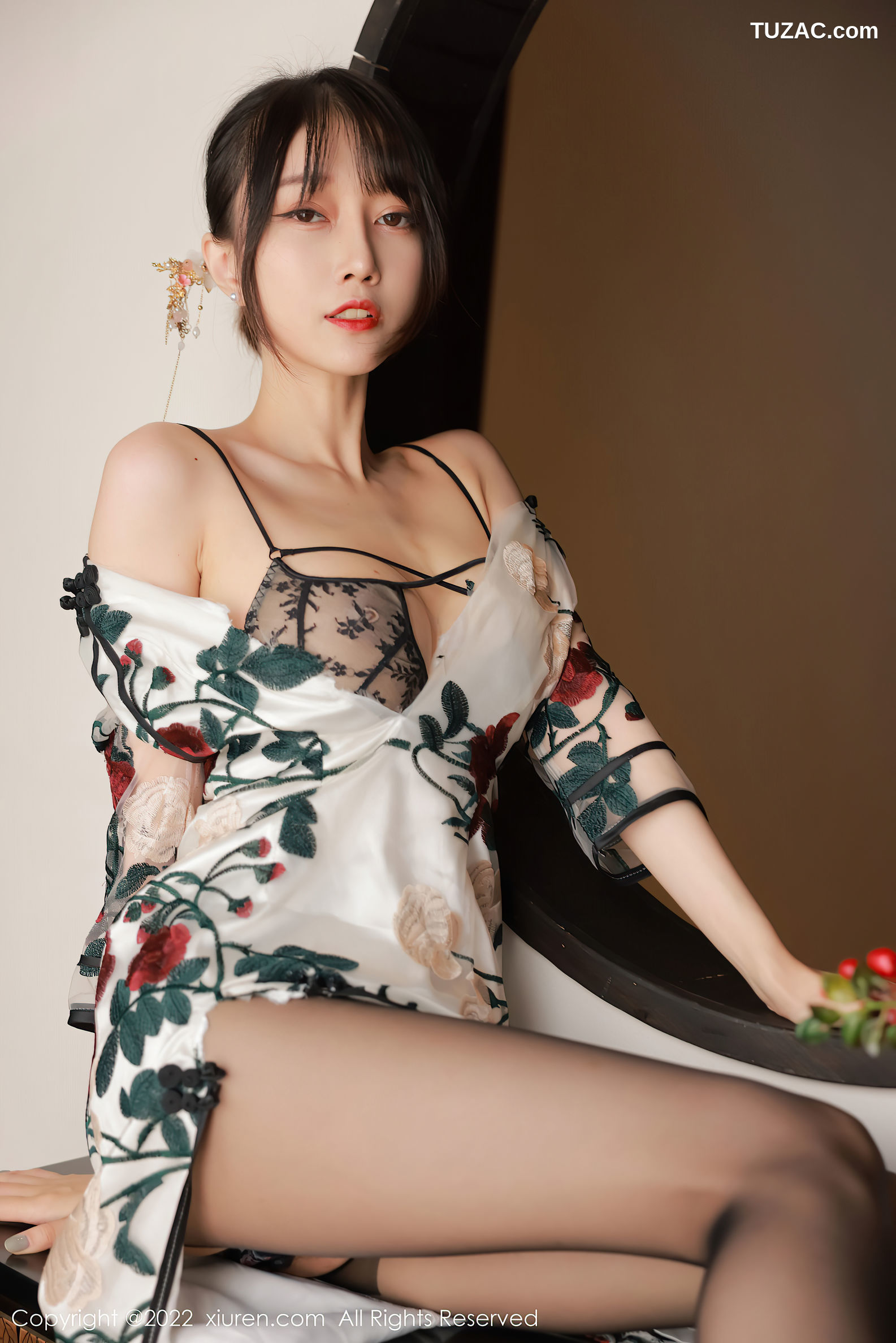 XiuRen-No.5199-玥儿玥er-黑轻透内衣黑丝