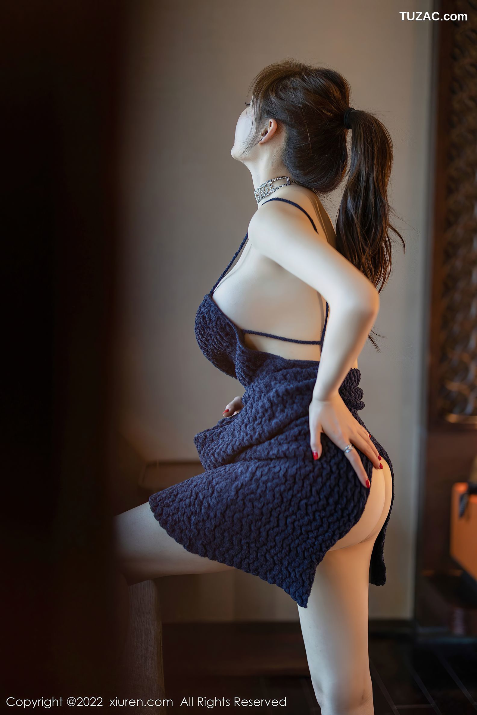 XiuRen-No.5218-奶瓶土肥圆矮挫丑黑穷-深蓝露背长裙