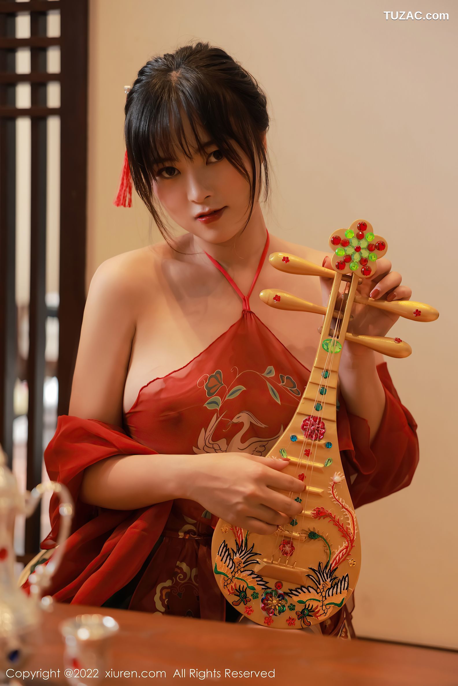 XiuRen-No.5222-奈沐子-红色轻透肚兜丁字裤