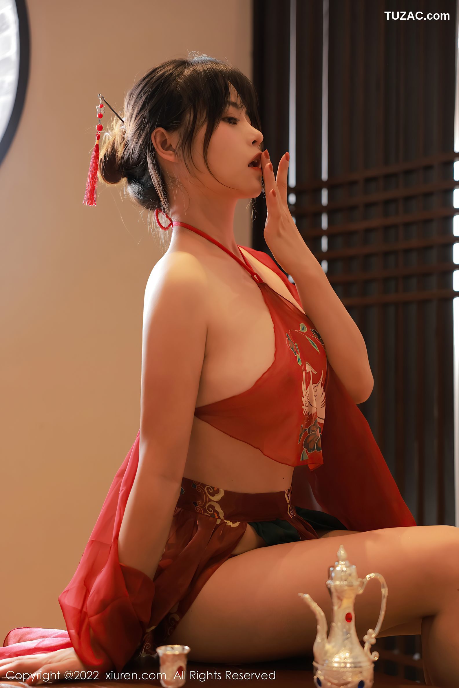 XiuRen-No.5222-奈沐子-红色轻透肚兜丁字裤