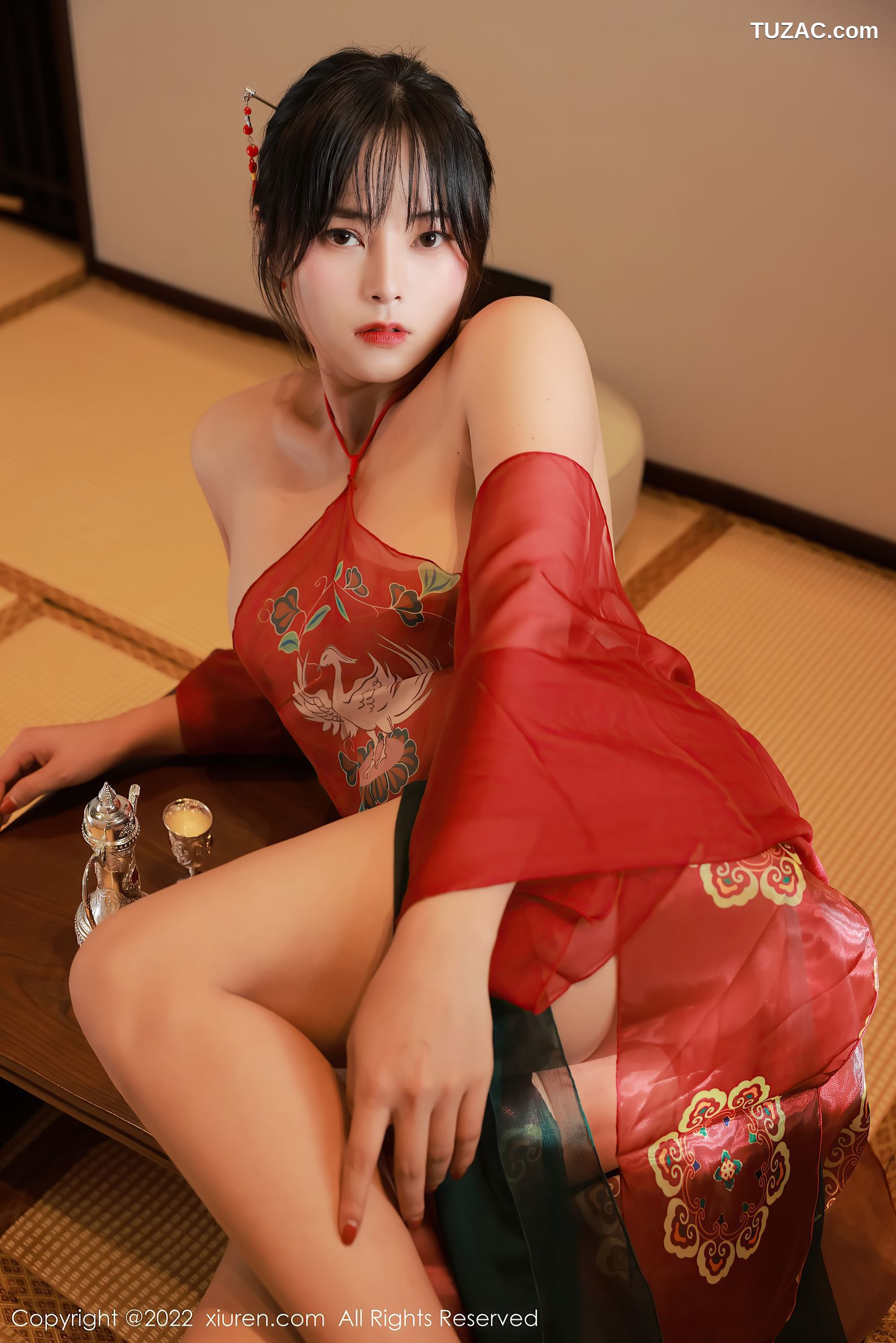 XiuRen-No.5222-奈沐子-红色轻透肚兜丁字裤