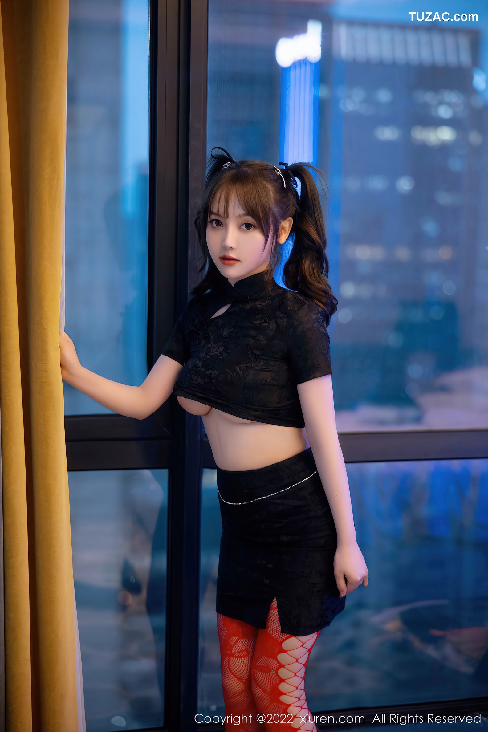 XiuRen-No.5225-豆瓣酱-露下乳黑短衫短裙红丝