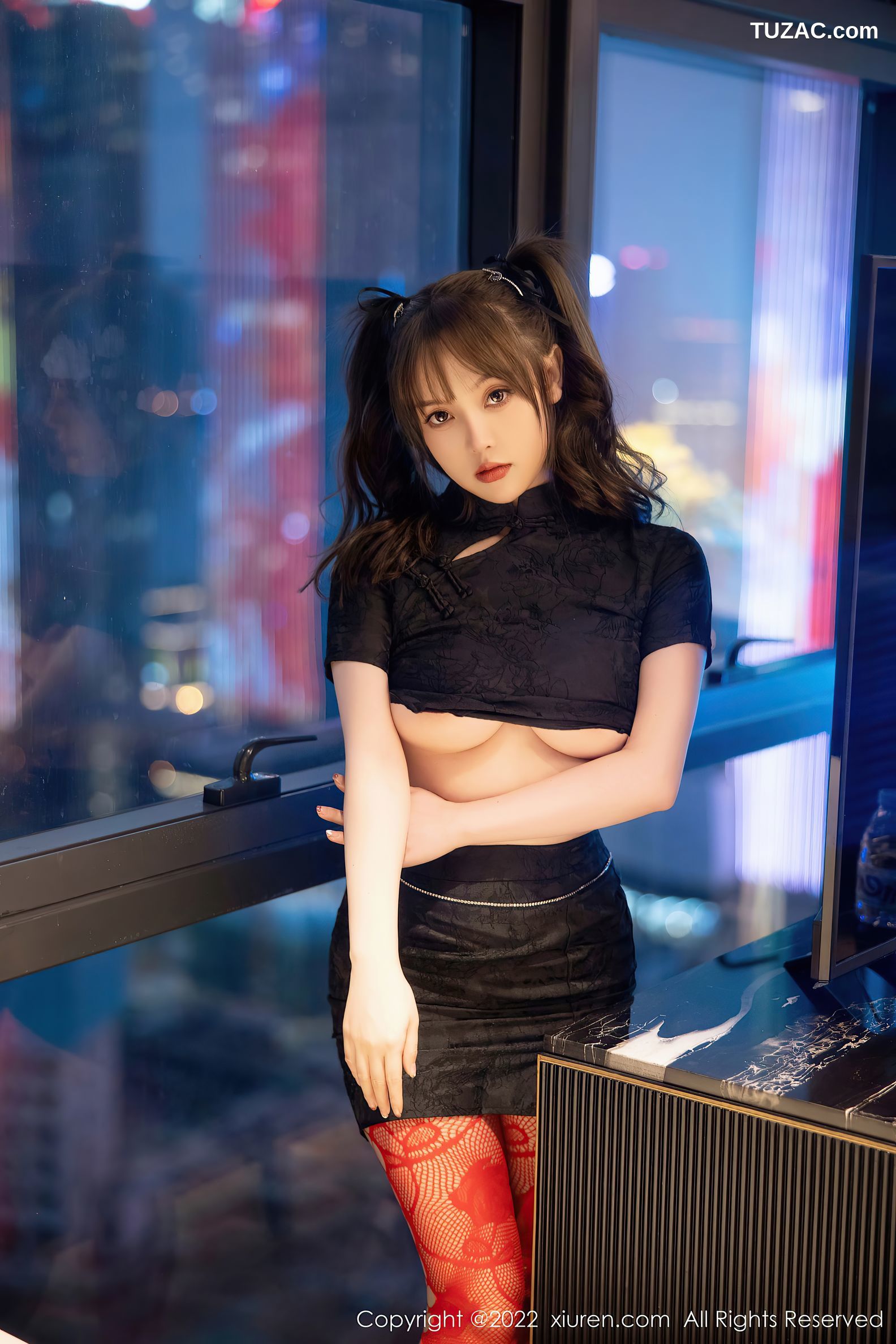 XiuRen-No.5225-豆瓣酱-露下乳黑短衫短裙红丝