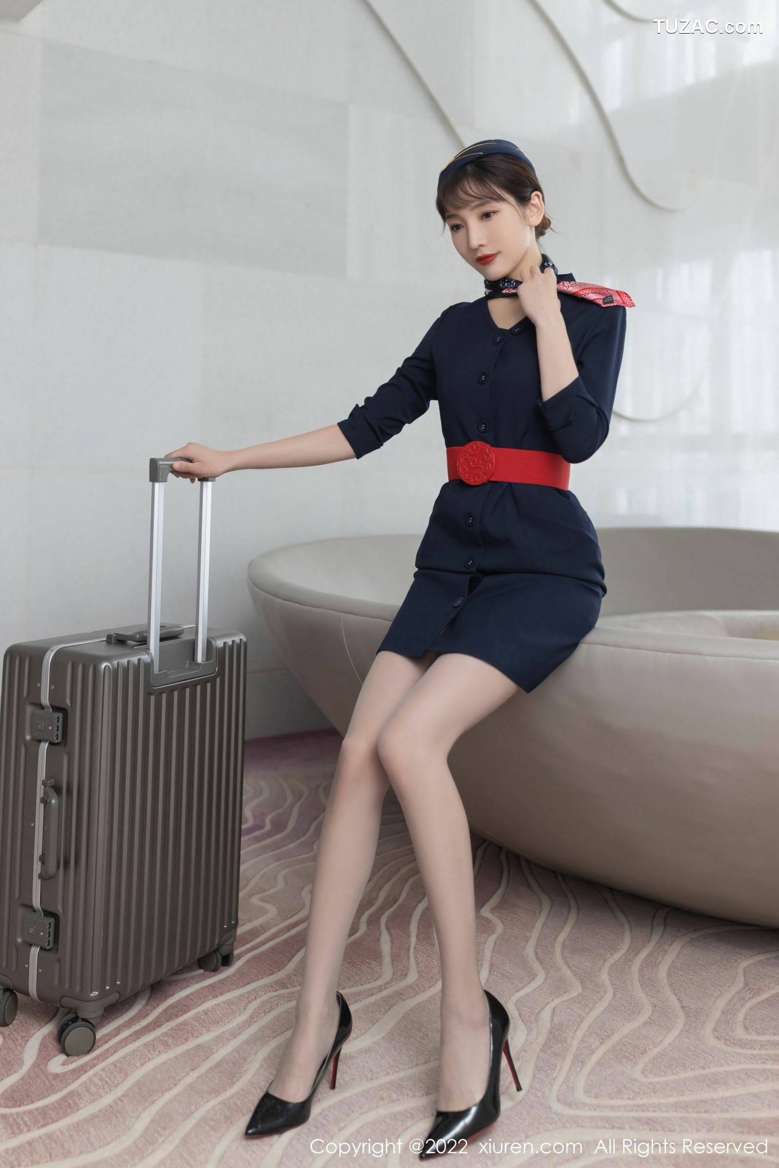 XiuRen-No.5245-陆萱萱-深蓝空姐服蓝蕾丝内衣肉丝