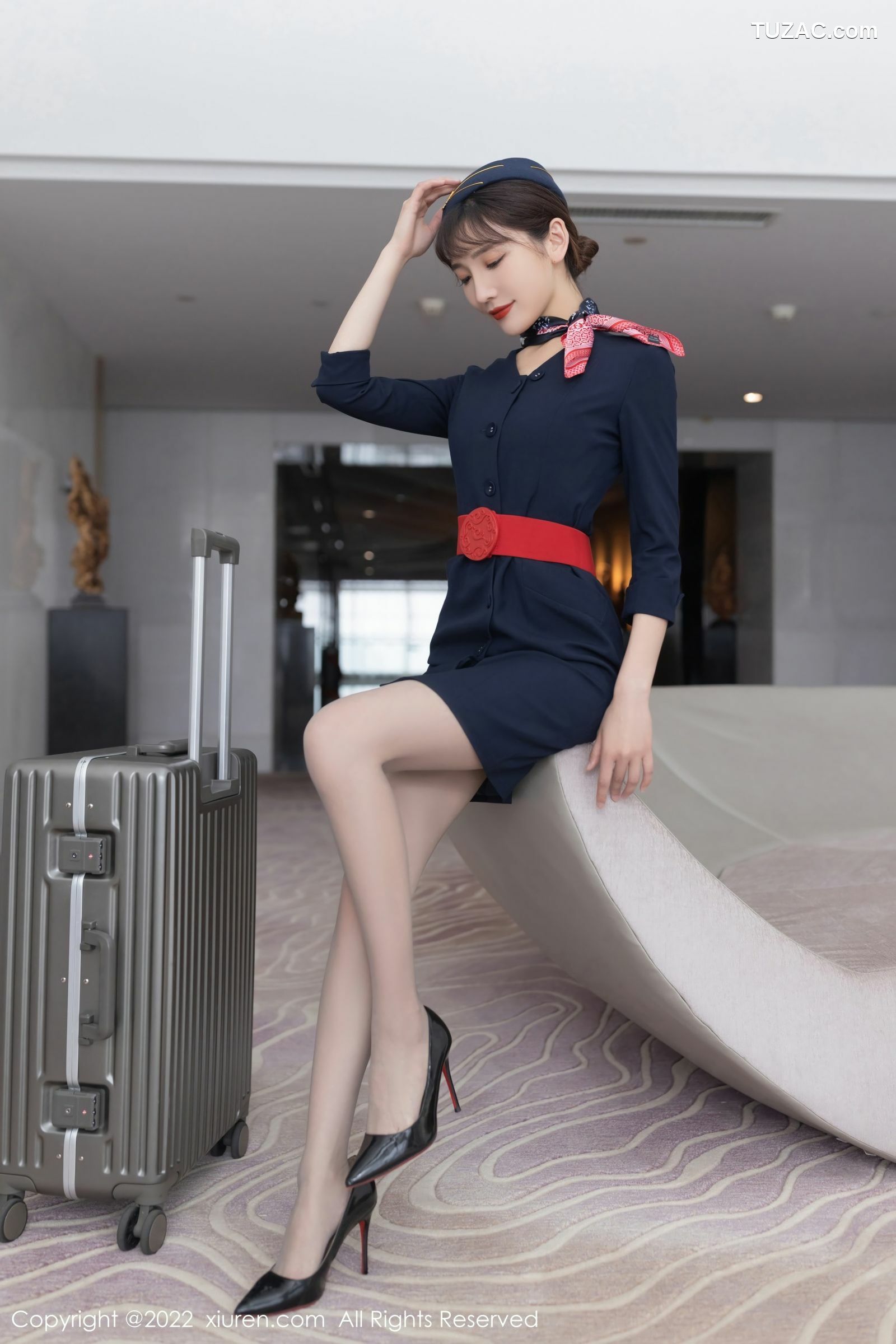 XiuRen-No.5245-陆萱萱-深蓝空姐服蓝蕾丝内衣肉丝