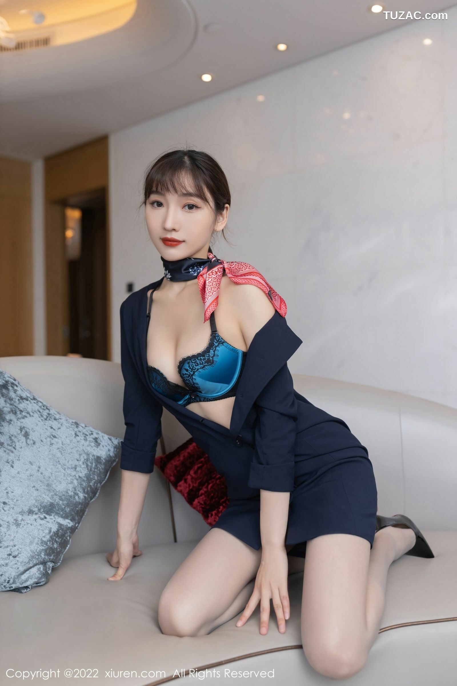 XiuRen-No.5245-陆萱萱-深蓝空姐服蓝蕾丝内衣肉丝