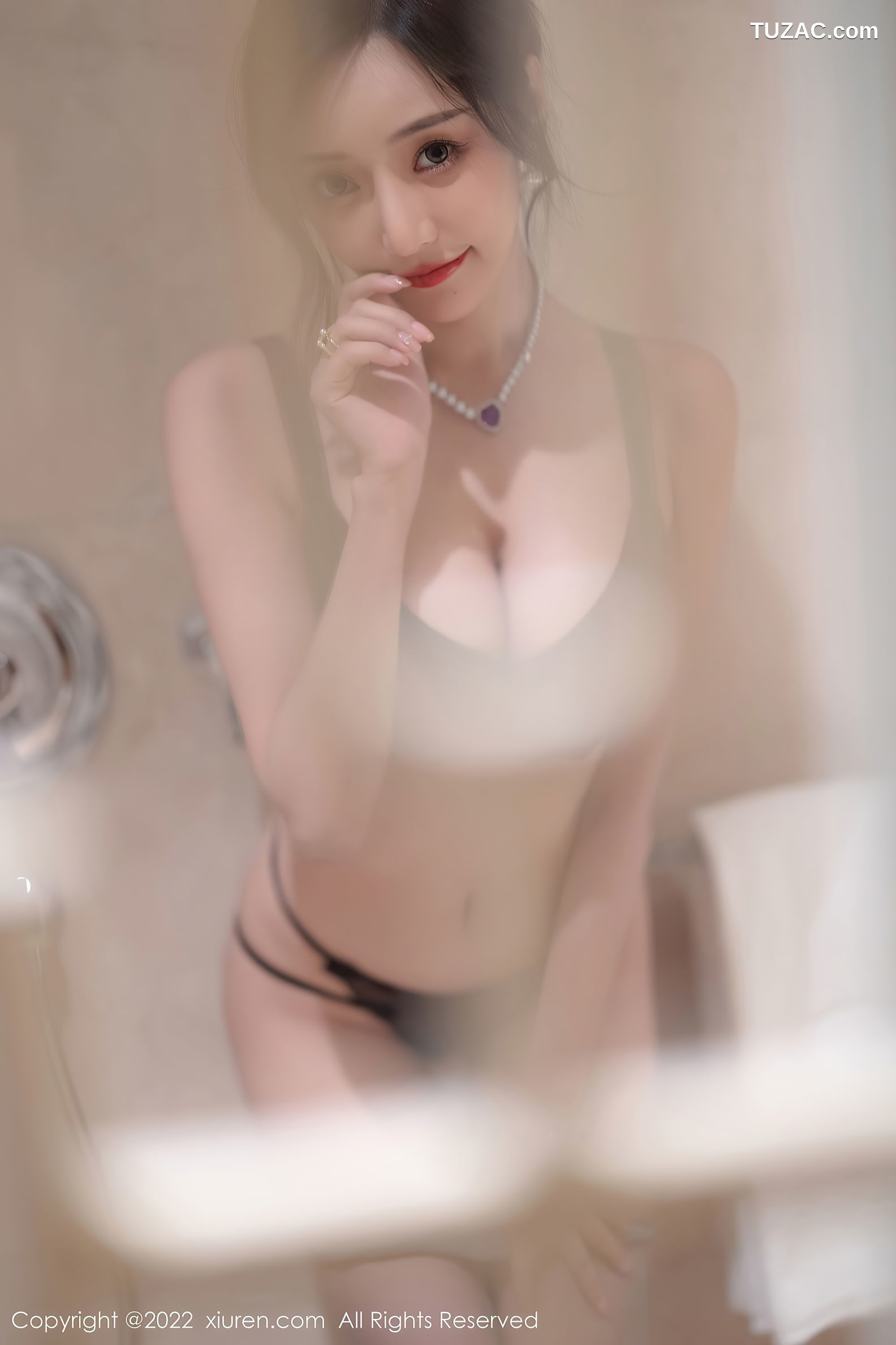 XiuRen-No.5251-王馨瑶-黑低胸短礼服搭黑丝