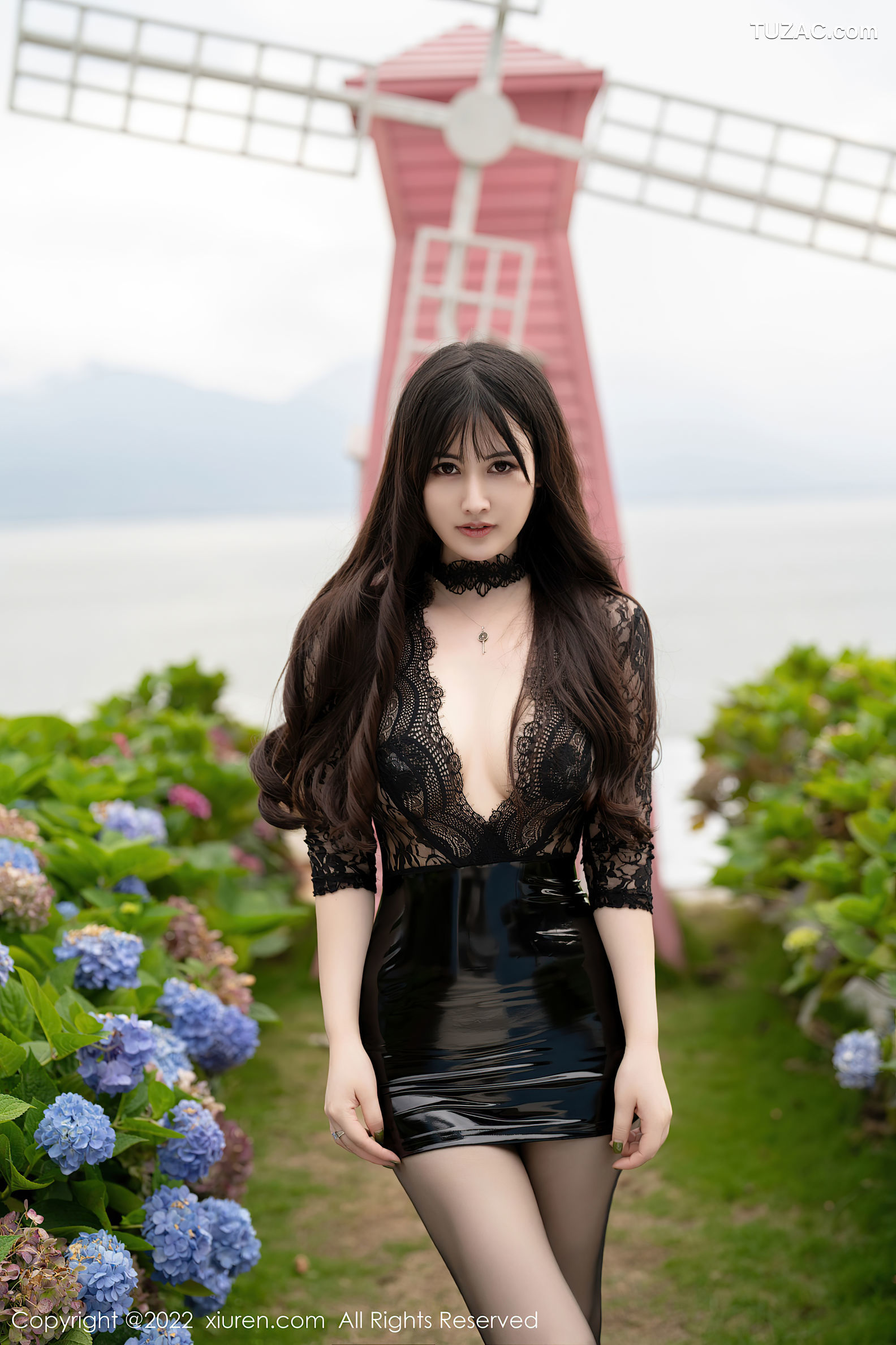 XiuRen-No.5254-诗诗kiki-黑蕾丝黑皮短裙黑丝